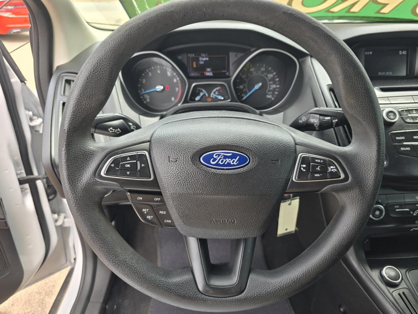 2016 Ford Focus SE (1FADP3F25GL) with an 2.0L L4 DOHC 16V engine, AUTO transmission, located at 2660 S.Garland Avenue, Garland, TX, 75041, (469) 298-3118, 32.885551, -96.655602 - Photo#12