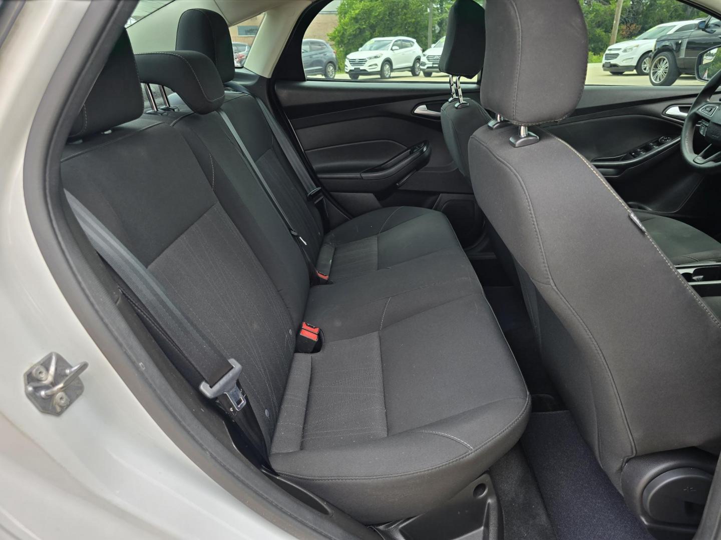 2016 Ford Focus SE (1FADP3F25GL) with an 2.0L L4 DOHC 16V engine, AUTO transmission, located at 2660 S.Garland Avenue, Garland, TX, 75041, (469) 298-3118, 32.885551, -96.655602 - Photo#16