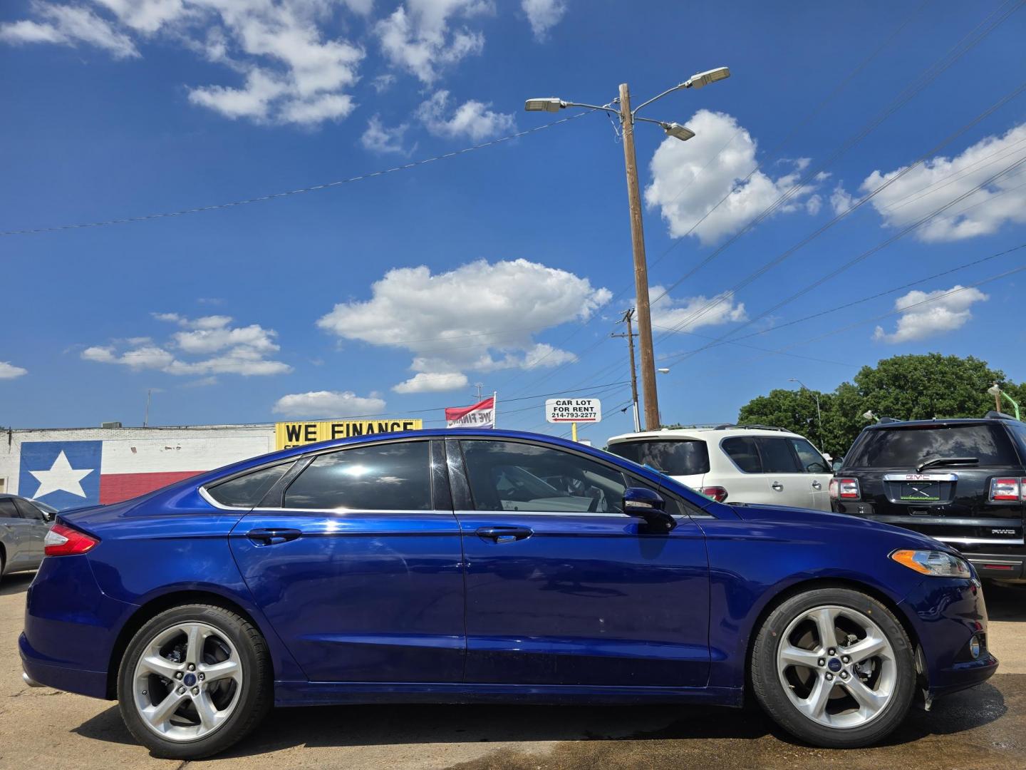 2016 SILVER Ford Fusion SE (3FA6P0H7XGR) with an 2.5L L4 DOHC 16V engine, 6-Speed Automatic transmission, located at 2660 S.Garland Avenue, Garland, TX, 75041, (469) 298-3118, 32.885551, -96.655602 - Photo#2