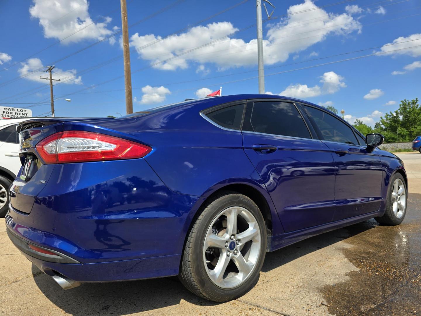 2016 SILVER Ford Fusion SE (3FA6P0H7XGR) with an 2.5L L4 DOHC 16V engine, 6-Speed Automatic transmission, located at 2660 S.Garland Avenue, Garland, TX, 75041, (469) 298-3118, 32.885551, -96.655602 - Photo#3