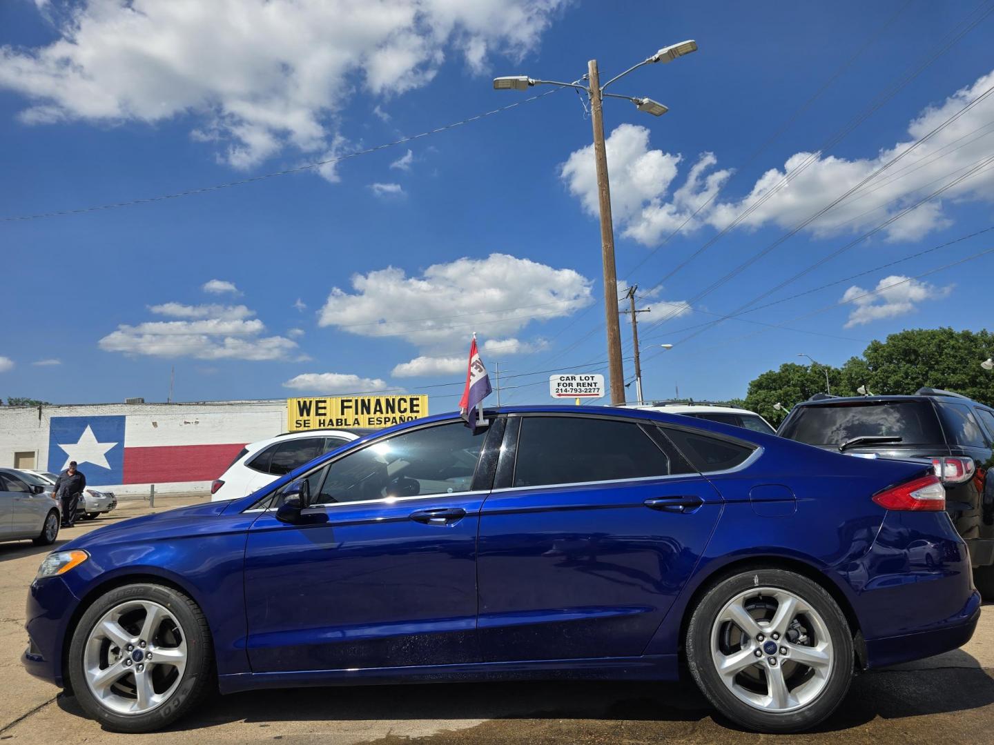 2016 SILVER Ford Fusion SE (3FA6P0H7XGR) with an 2.5L L4 DOHC 16V engine, 6-Speed Automatic transmission, located at 2660 S.Garland Avenue, Garland, TX, 75041, (469) 298-3118, 32.885551, -96.655602 - Photo#6