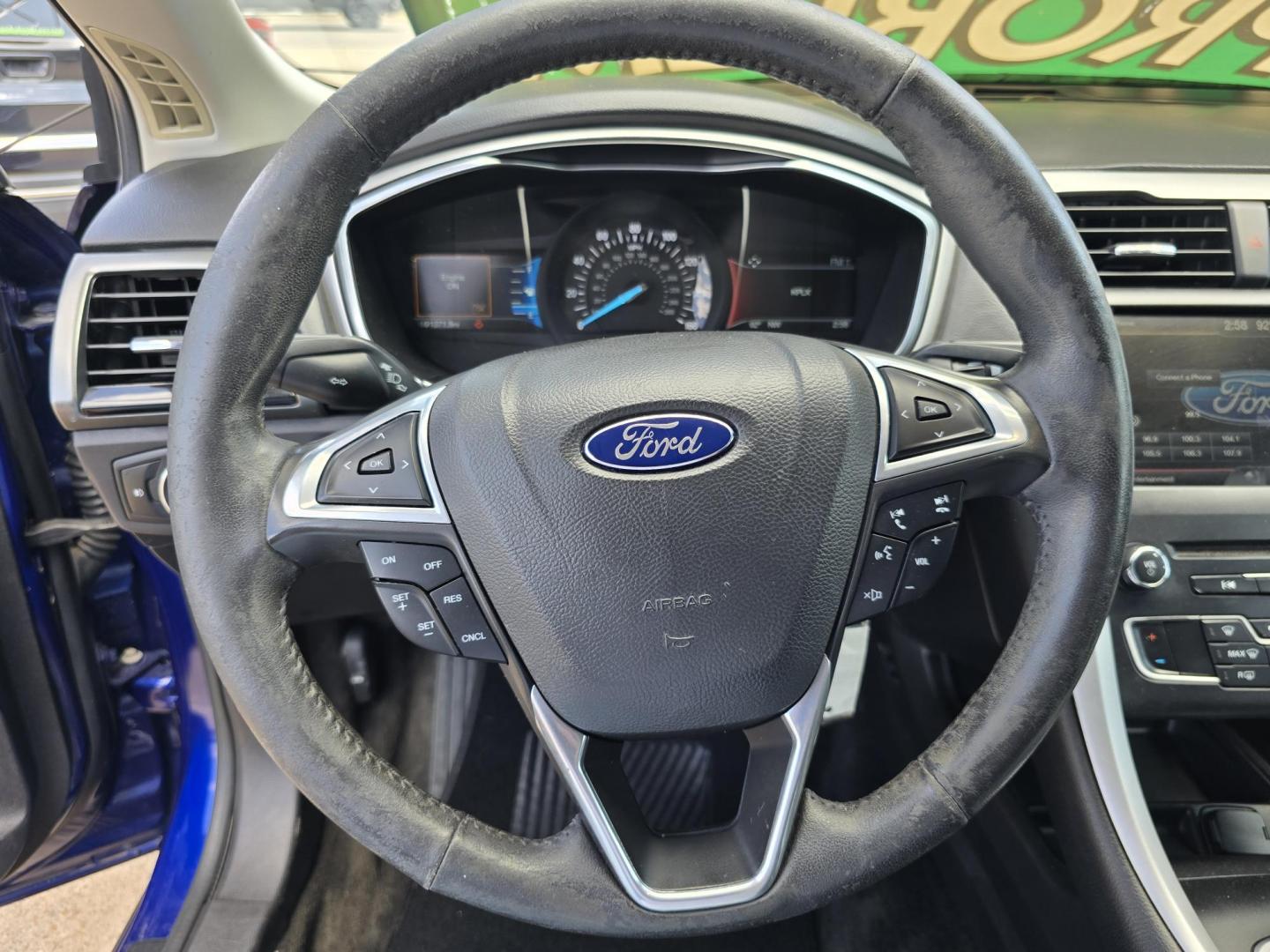 2016 SILVER Ford Fusion SE (3FA6P0H7XGR) with an 2.5L L4 DOHC 16V engine, 6-Speed Automatic transmission, located at 2660 S.Garland Avenue, Garland, TX, 75041, (469) 298-3118, 32.885551, -96.655602 - Photo#10