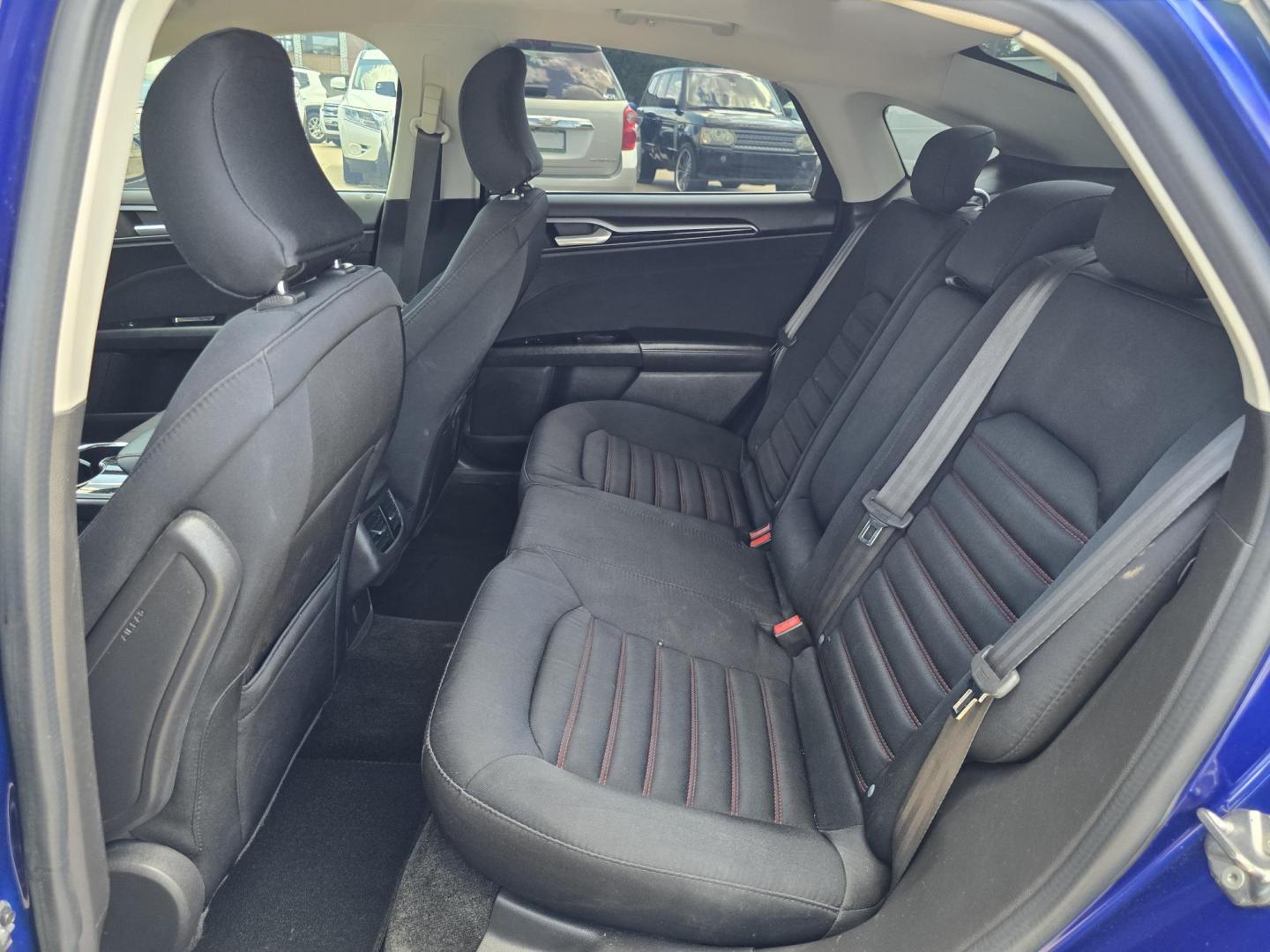 2016 SILVER Ford Fusion SE (3FA6P0H7XGR) with an 2.5L L4 DOHC 16V engine, 6-Speed Automatic transmission, located at 2660 S.Garland Avenue, Garland, TX, 75041, (469) 298-3118, 32.885551, -96.655602 - Photo#14