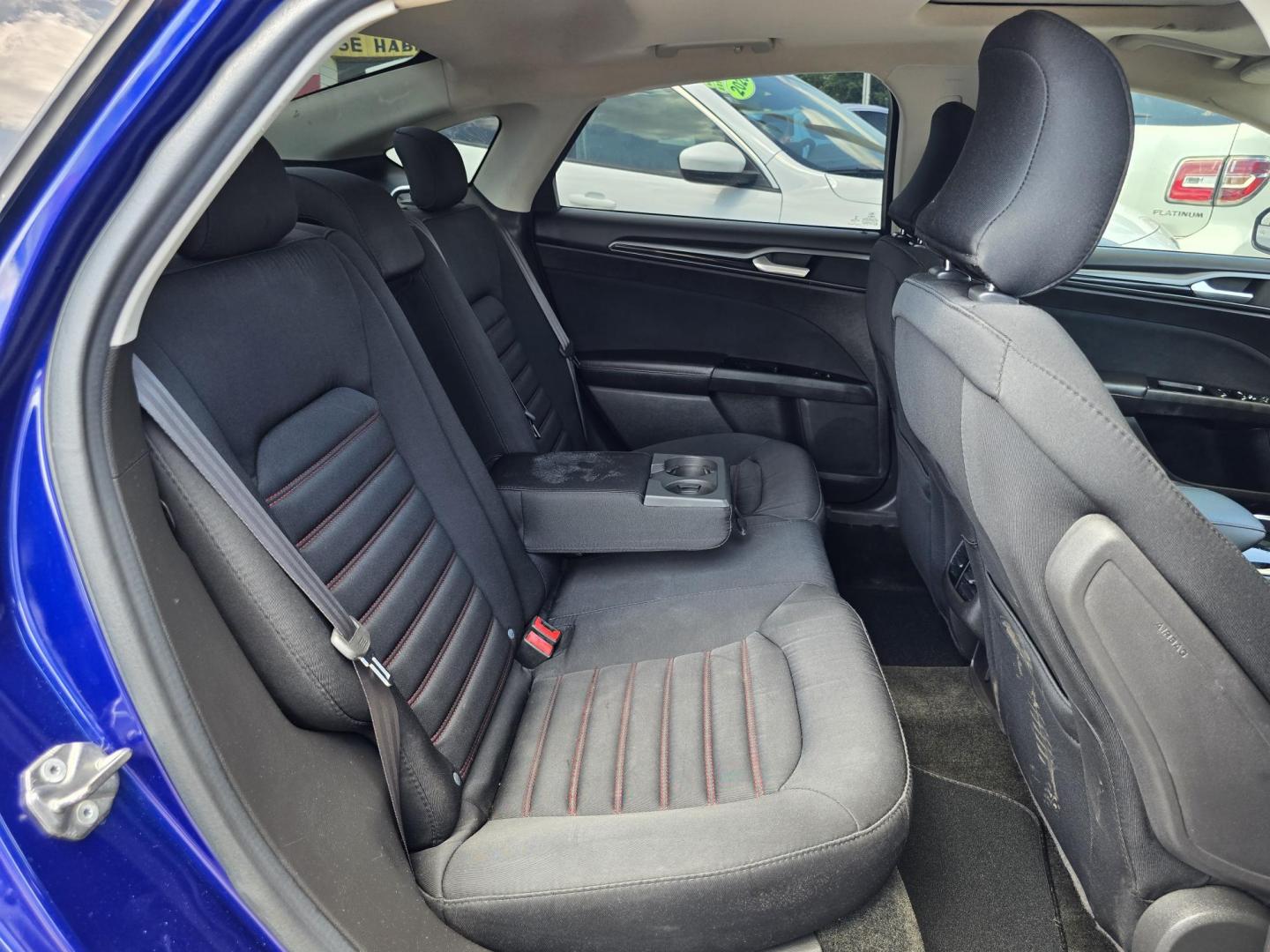 2016 SILVER Ford Fusion SE (3FA6P0H7XGR) with an 2.5L L4 DOHC 16V engine, 6-Speed Automatic transmission, located at 2660 S.Garland Avenue, Garland, TX, 75041, (469) 298-3118, 32.885551, -96.655602 - Photo#15