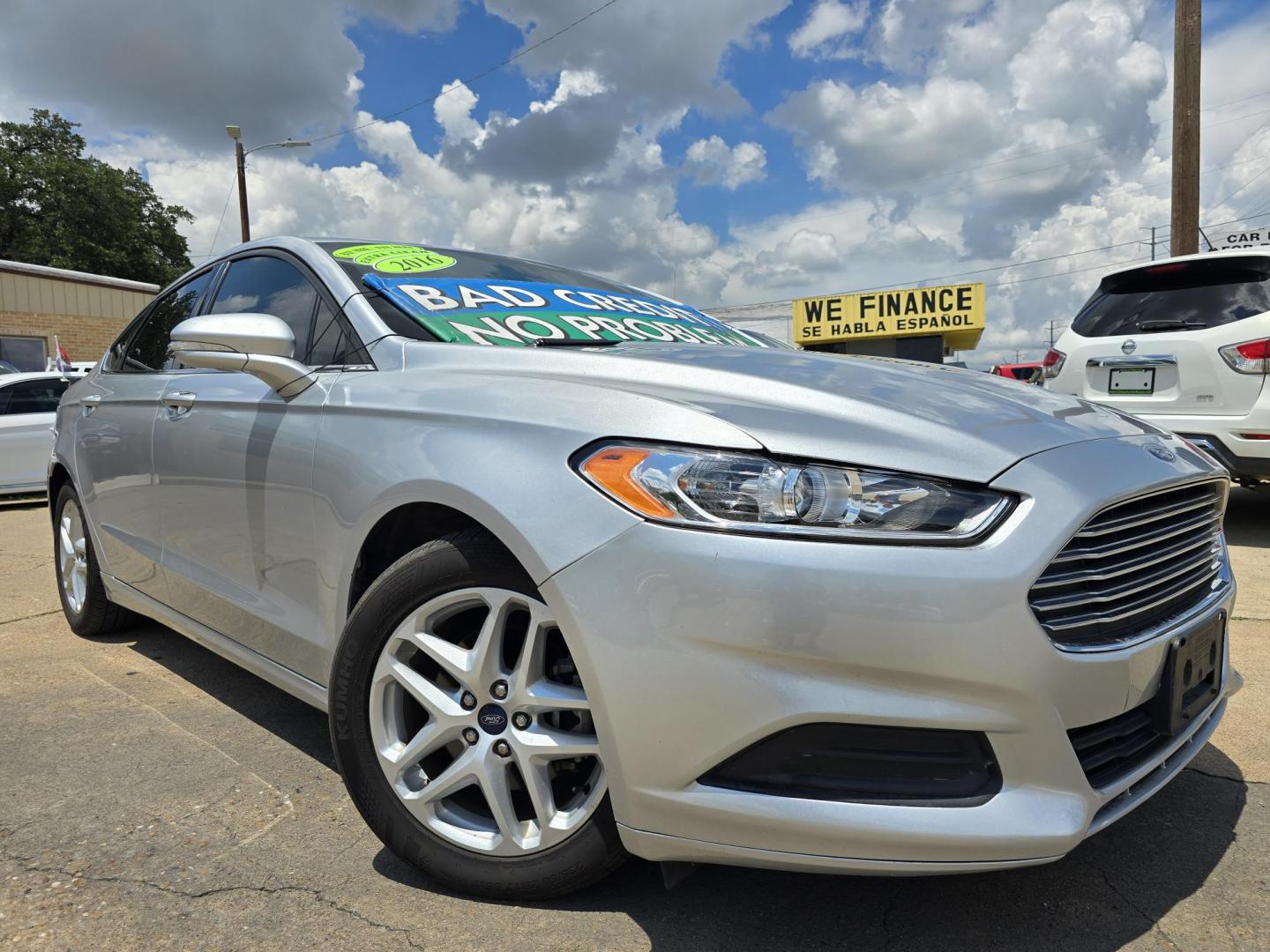 2016 SILVER Ford Fusion SE (3FA6P0H74GR) with an 2.5L L4 DOHC 16V engine, 6-Speed Automatic transmission, located at 2660 S.Garland Avenue, Garland, TX, 75041, (469) 298-3118, 32.885551, -96.655602 - Photo#0