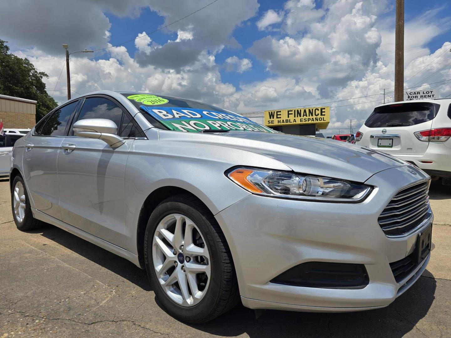 2016 SILVER Ford Fusion SE (3FA6P0H74GR) with an 2.5L L4 DOHC 16V engine, 6-Speed Automatic transmission, located at 2660 S.Garland Avenue, Garland, TX, 75041, (469) 298-3118, 32.885551, -96.655602 - Photo#1
