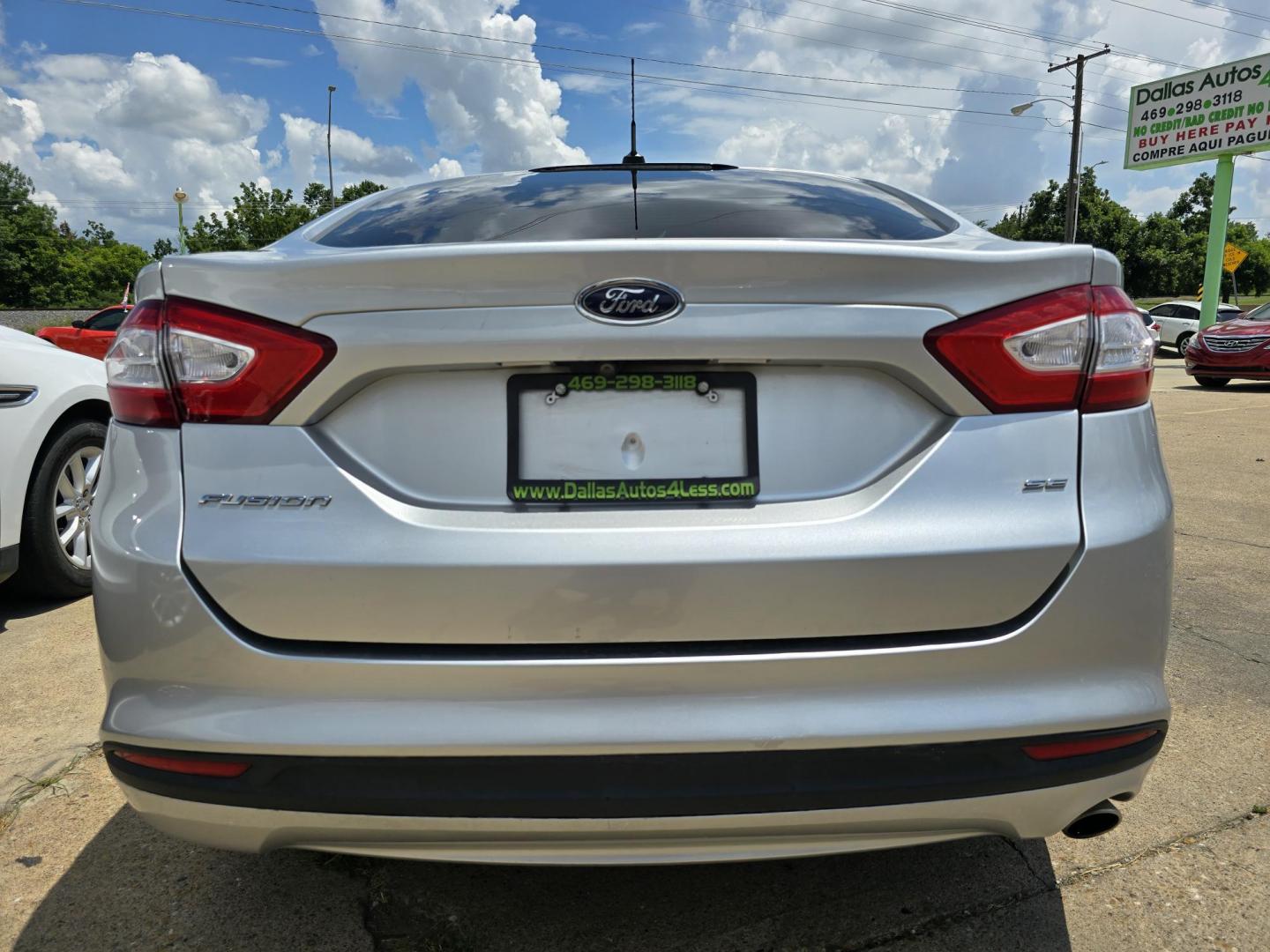 2016 SILVER Ford Fusion SE (3FA6P0H74GR) with an 2.5L L4 DOHC 16V engine, 6-Speed Automatic transmission, located at 2660 S.Garland Avenue, Garland, TX, 75041, (469) 298-3118, 32.885551, -96.655602 - Photo#4