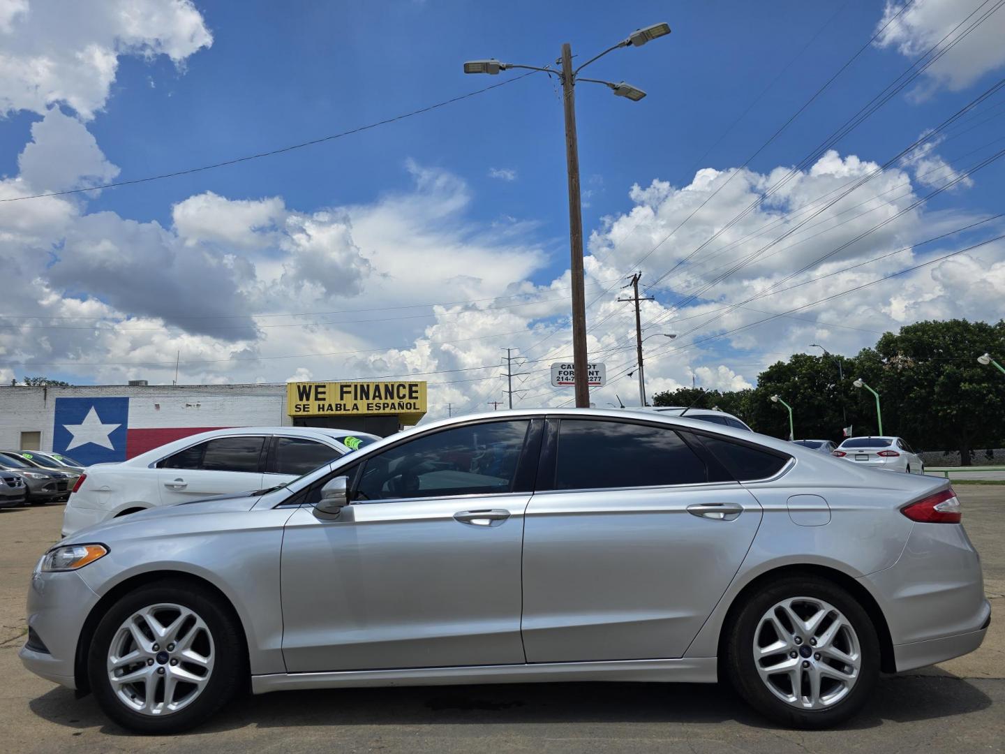 2016 SILVER Ford Fusion SE (3FA6P0H74GR) with an 2.5L L4 DOHC 16V engine, 6-Speed Automatic transmission, located at 2660 S.Garland Avenue, Garland, TX, 75041, (469) 298-3118, 32.885551, -96.655602 - Photo#6