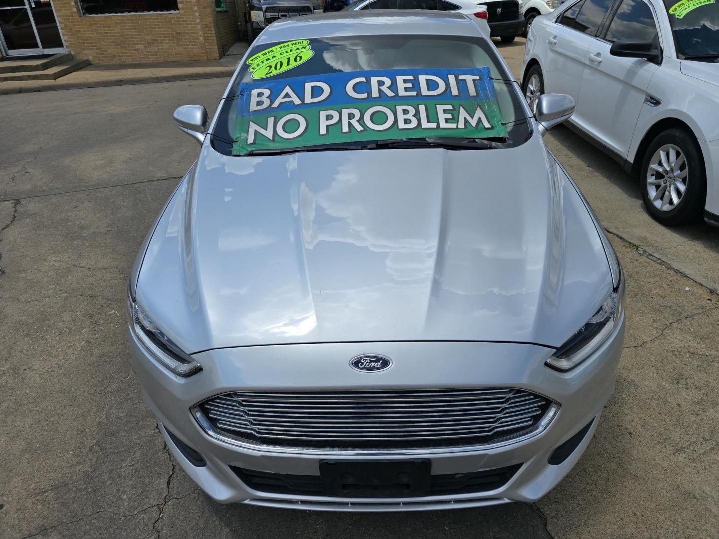 2016 SILVER Ford Fusion SE (3FA6P0H74GR) with an 2.5L L4 DOHC 16V engine, 6-Speed Automatic transmission, located at 2660 S.Garland Avenue, Garland, TX, 75041, (469) 298-3118, 32.885551, -96.655602 - Photo#8