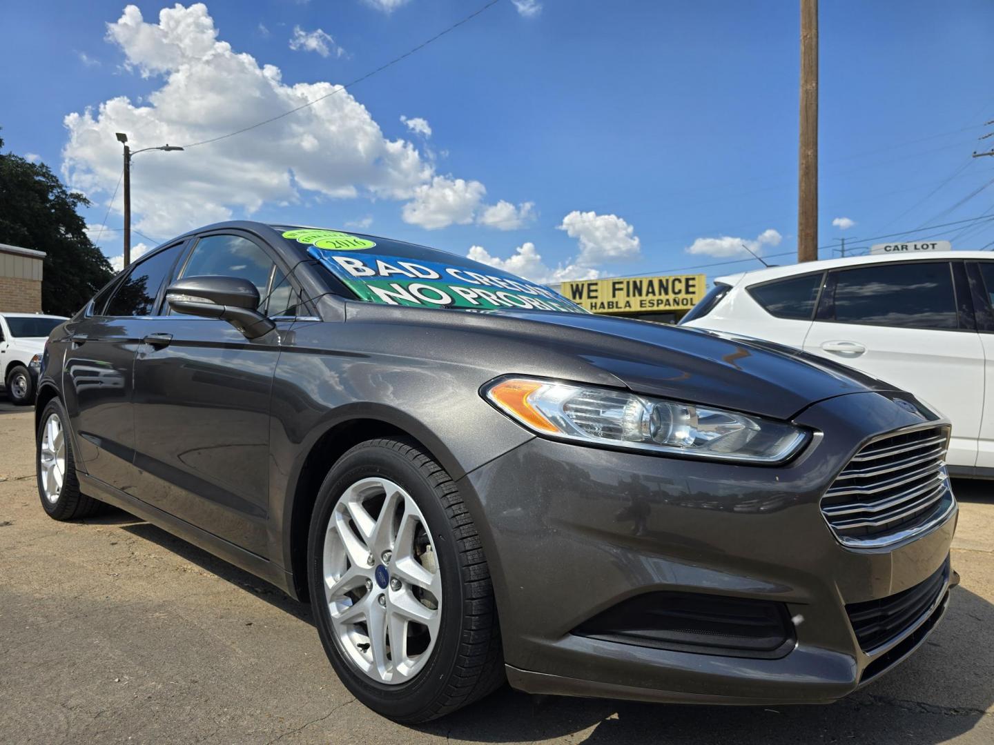 2016 SILVER Ford Fusion SE (3FA6P0H73GR) with an 2.5L L4 DOHC 16V engine, 6-Speed Automatic transmission, located at 2660 S.Garland Avenue, Garland, TX, 75041, (469) 298-3118, 32.885551, -96.655602 - Photo#1