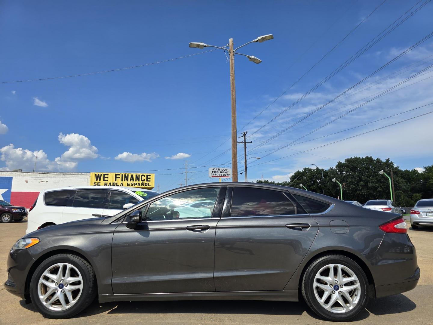 2016 SILVER Ford Fusion SE (3FA6P0H73GR) with an 2.5L L4 DOHC 16V engine, 6-Speed Automatic transmission, located at 2660 S.Garland Avenue, Garland, TX, 75041, (469) 298-3118, 32.885551, -96.655602 - Photo#6
