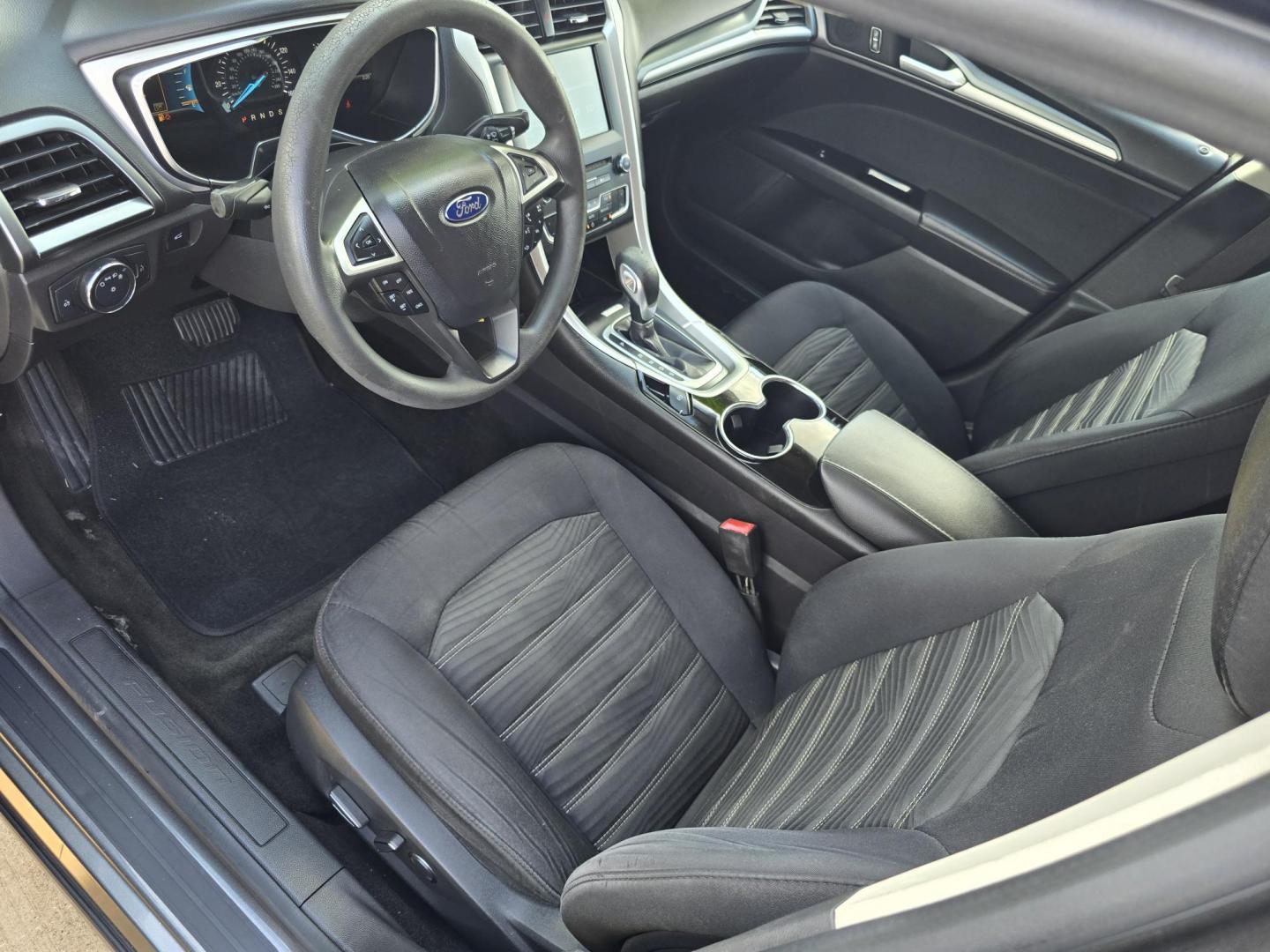 2016 SILVER Ford Fusion SE (3FA6P0H73GR) with an 2.5L L4 DOHC 16V engine, 6-Speed Automatic transmission, located at 2660 S.Garland Avenue, Garland, TX, 75041, (469) 298-3118, 32.885551, -96.655602 - Photo#10