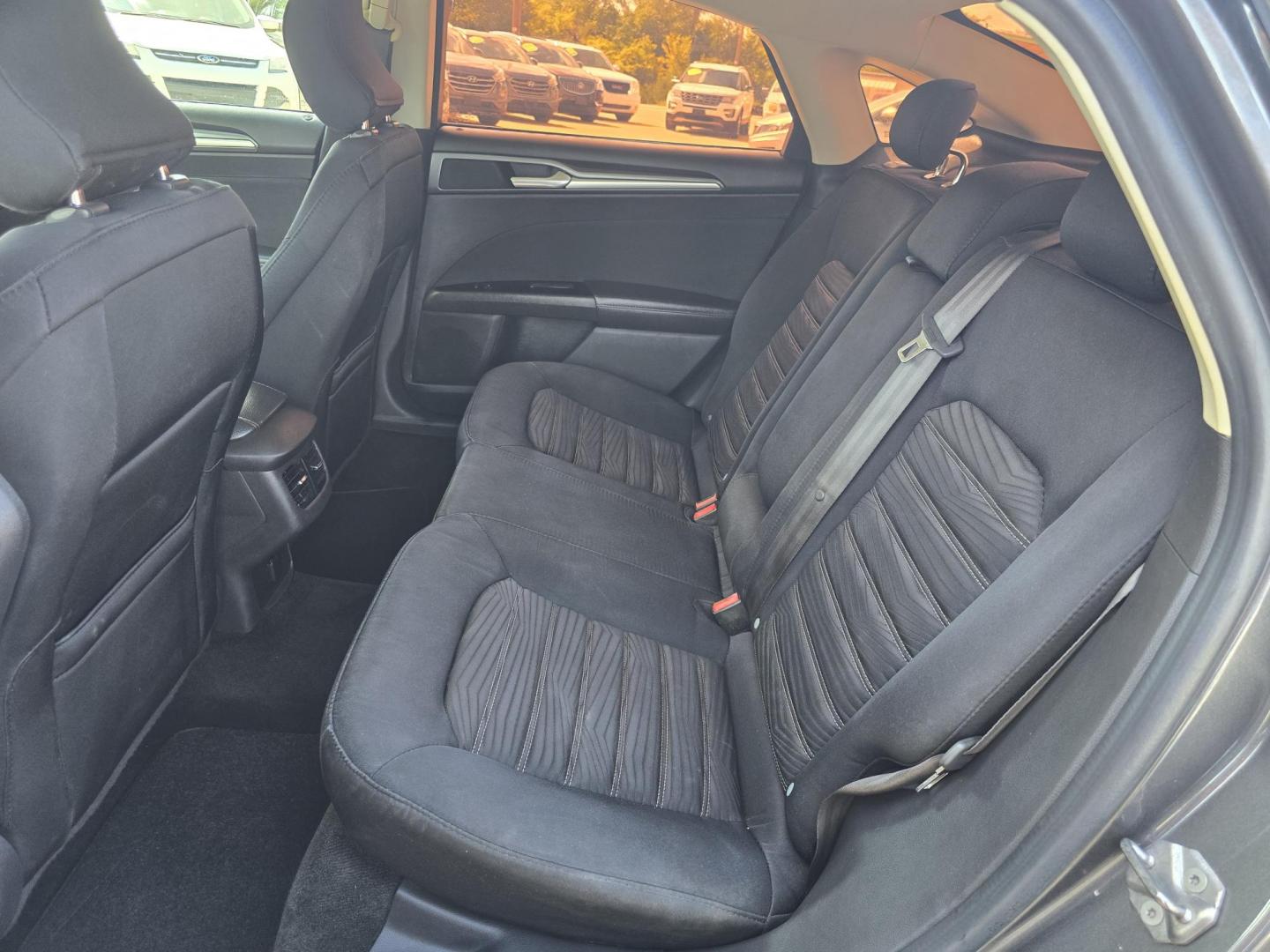 2016 SILVER Ford Fusion SE (3FA6P0H73GR) with an 2.5L L4 DOHC 16V engine, 6-Speed Automatic transmission, located at 2660 S.Garland Avenue, Garland, TX, 75041, (469) 298-3118, 32.885551, -96.655602 - Photo#14