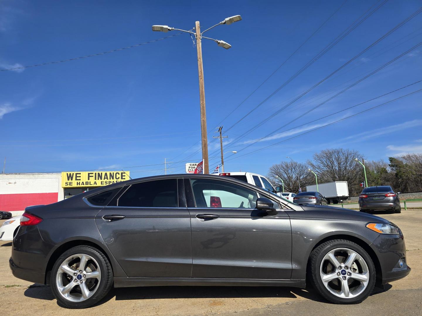 2016 GRAY Ford Fusion SE (3FA6P0H9XGR) with an 2.0L L4 DOHC 16V engine, 6-Speed Automatic transmission, located at 2660 S.Garland Avenue, Garland, TX, 75041, (469) 298-3118, 32.885551, -96.655602 - Photo#2