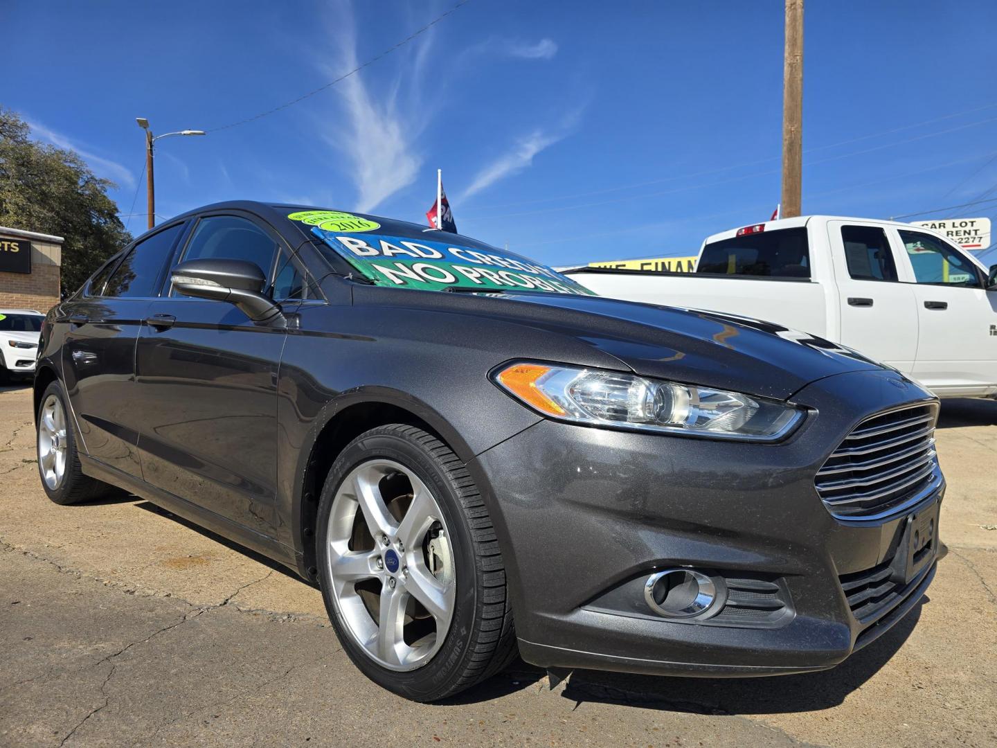 2016 GRAY Ford Fusion SE (3FA6P0H9XGR) with an 2.0L L4 DOHC 16V engine, 6-Speed Automatic transmission, located at 2660 S.Garland Avenue, Garland, TX, 75041, (469) 298-3118, 32.885551, -96.655602 - Photo#1