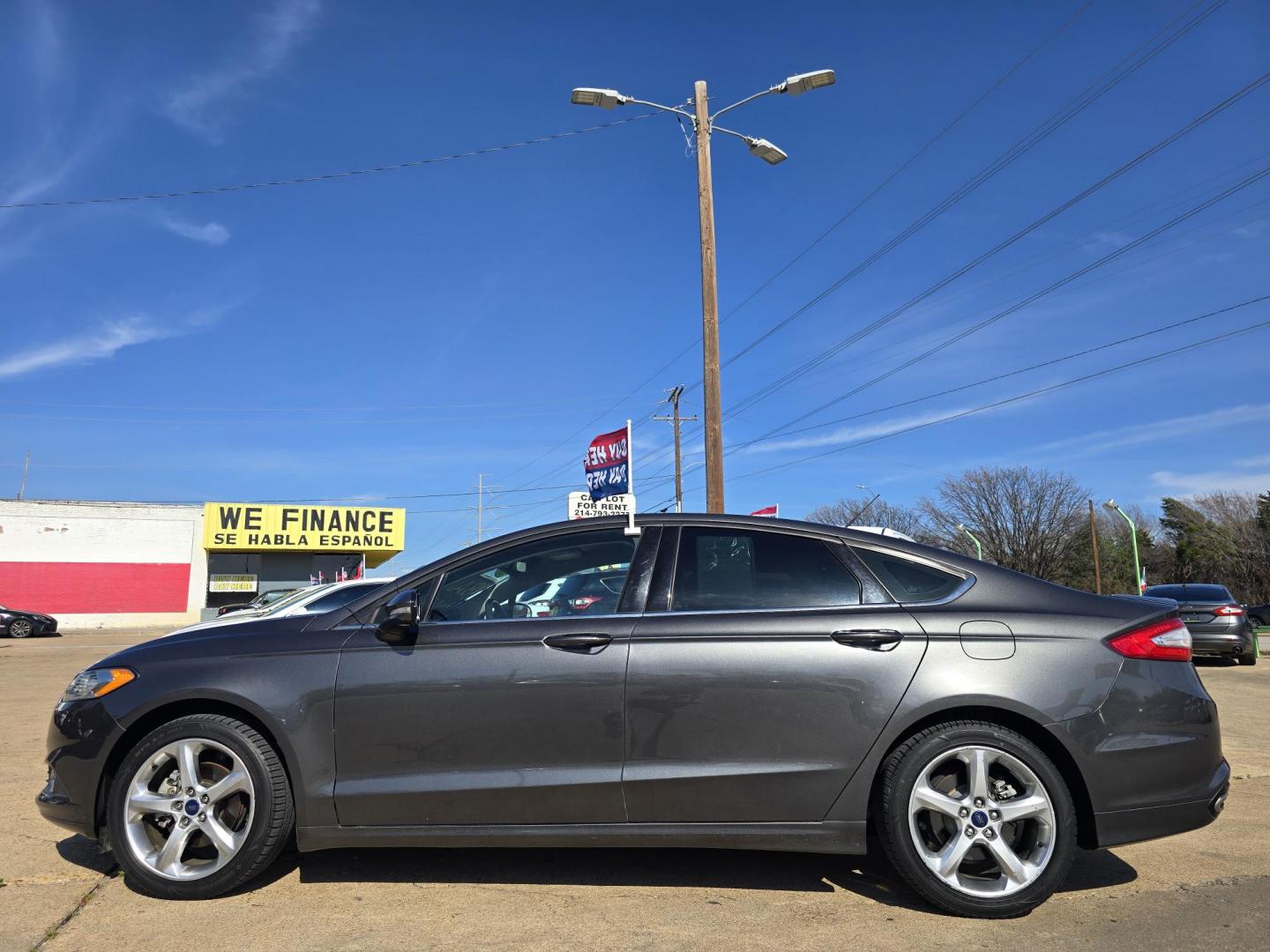2016 GRAY Ford Fusion SE (3FA6P0H9XGR) with an 2.0L L4 DOHC 16V engine, 6-Speed Automatic transmission, located at 2660 S.Garland Avenue, Garland, TX, 75041, (469) 298-3118, 32.885551, -96.655602 - Photo#6