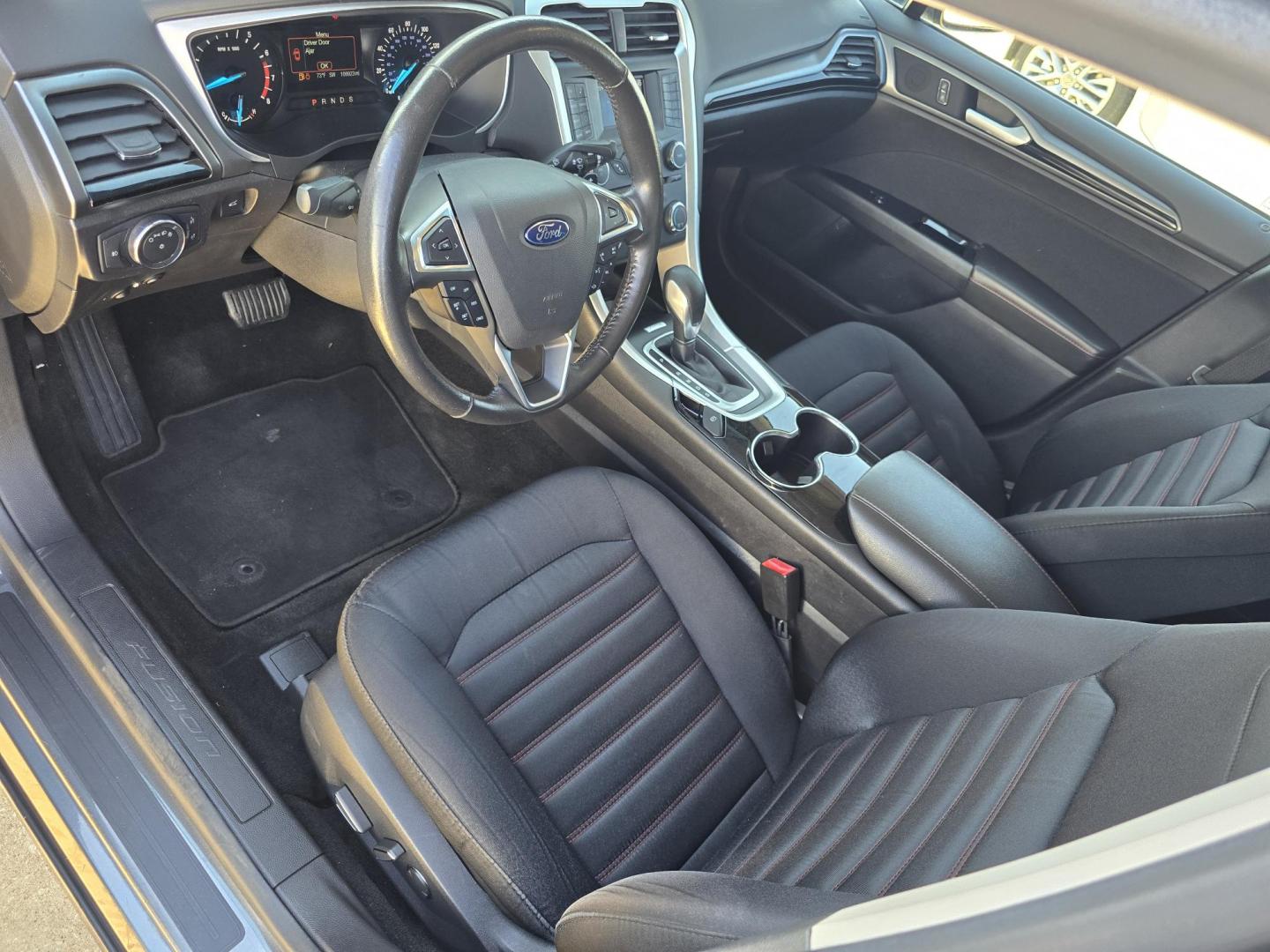 2016 GRAY Ford Fusion SE (3FA6P0H9XGR) with an 2.0L L4 DOHC 16V engine, 6-Speed Automatic transmission, located at 2660 S.Garland Avenue, Garland, TX, 75041, (469) 298-3118, 32.885551, -96.655602 - Photo#9