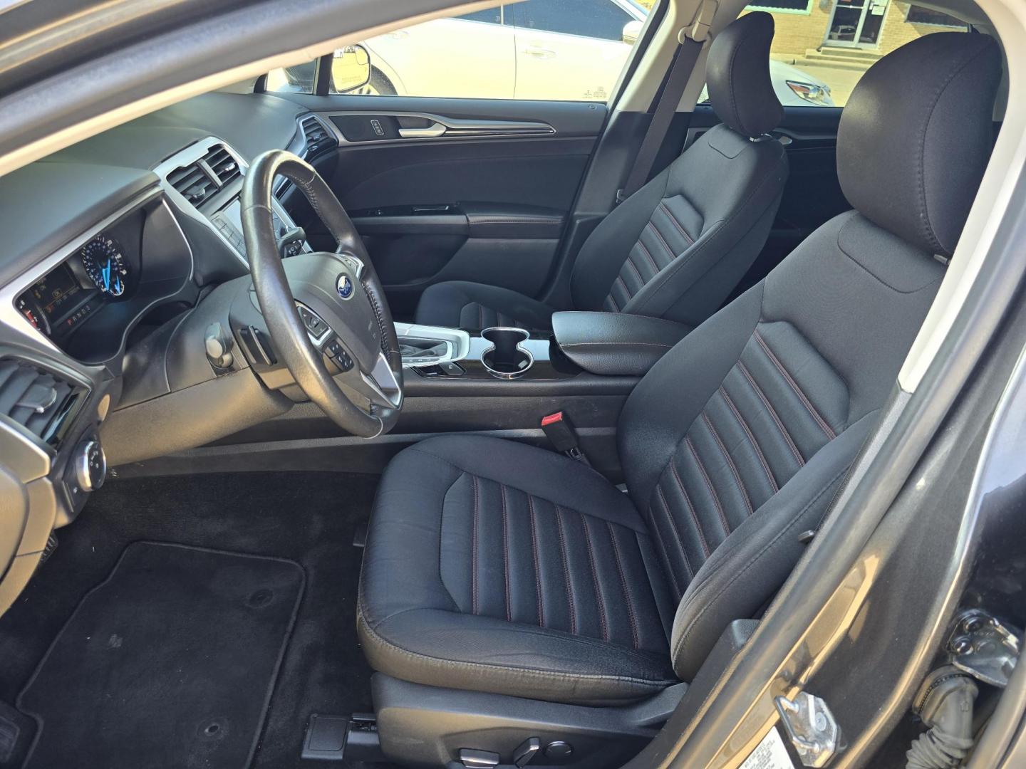 2016 GRAY Ford Fusion SE (3FA6P0H9XGR) with an 2.0L L4 DOHC 16V engine, 6-Speed Automatic transmission, located at 2660 S.Garland Avenue, Garland, TX, 75041, (469) 298-3118, 32.885551, -96.655602 - Photo#10