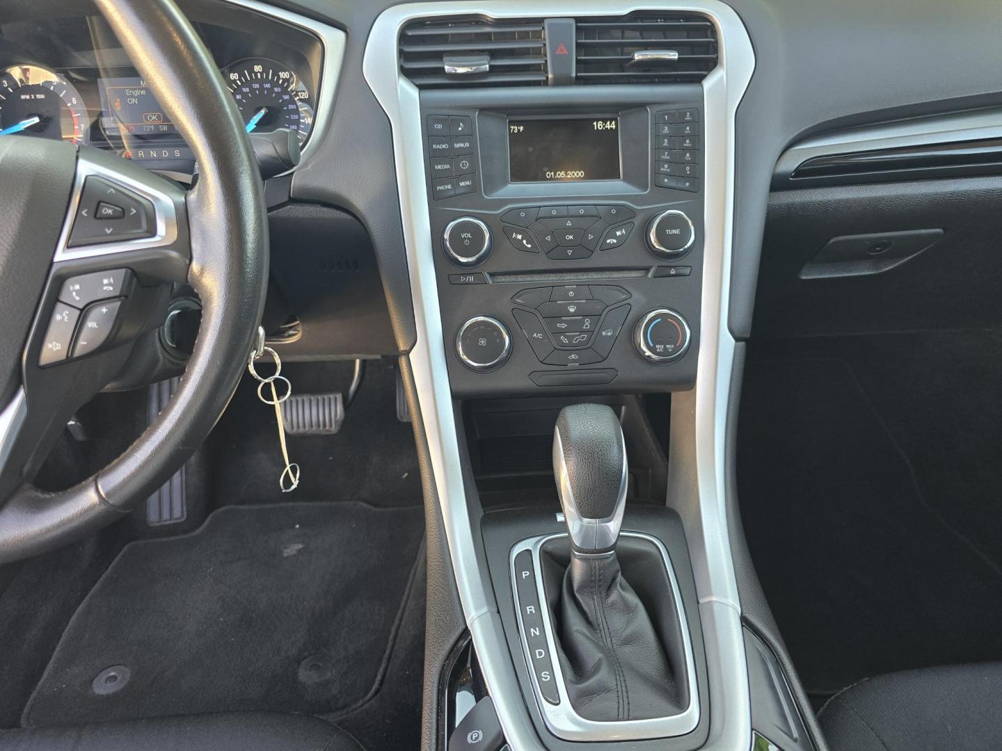 2016 GRAY Ford Fusion SE (3FA6P0H9XGR) with an 2.0L L4 DOHC 16V engine, 6-Speed Automatic transmission, located at 2660 S.Garland Avenue, Garland, TX, 75041, (469) 298-3118, 32.885551, -96.655602 - Photo#12