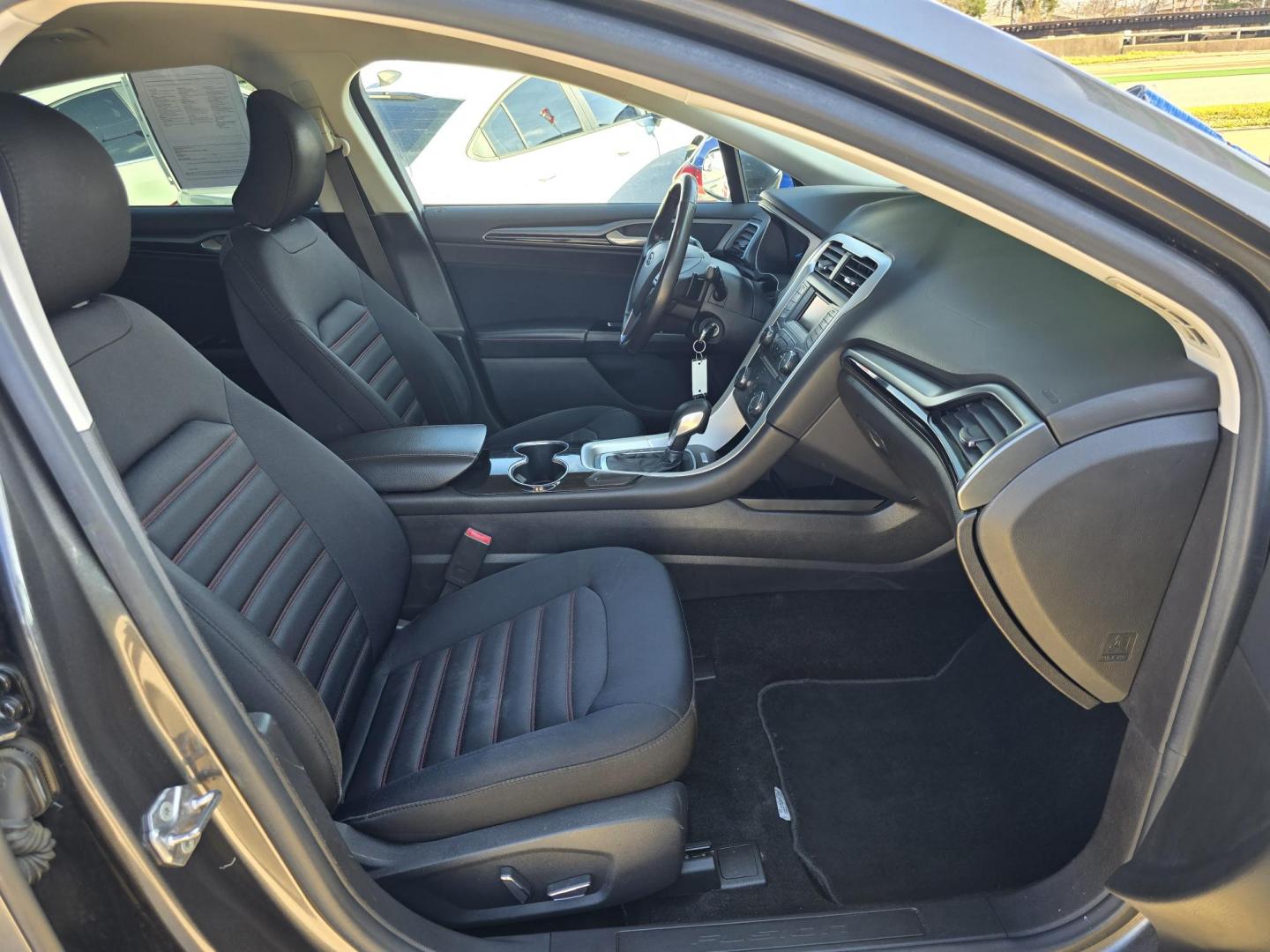 2016 GRAY Ford Fusion SE (3FA6P0H9XGR) with an 2.0L L4 DOHC 16V engine, 6-Speed Automatic transmission, located at 2660 S.Garland Avenue, Garland, TX, 75041, (469) 298-3118, 32.885551, -96.655602 - Photo#16