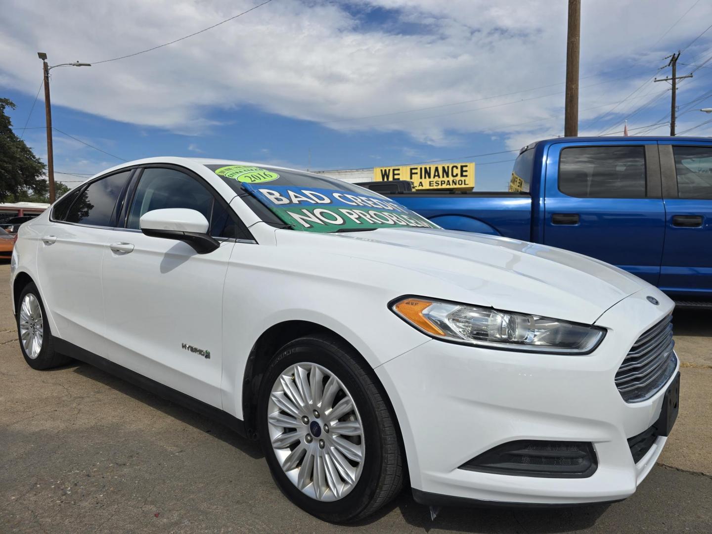 2016 WHITE Ford Fusion Hybrid S (3FA6P0UU9GR) with an 2.0L L4 DOHC 16V HYBRID engine, CVT transmission, located at 2660 S.Garland Avenue, Garland, TX, 75041, (469) 298-3118, 32.885551, -96.655602 - Photo#1