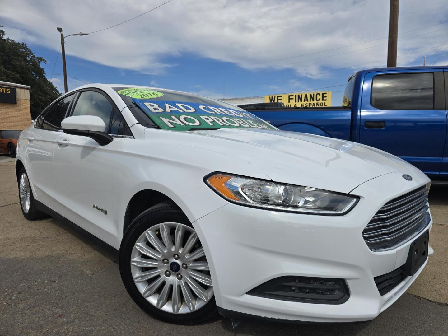 2016 WHITE Ford Fusion Hybrid S (3FA6P0UU9GR) with an 2.0L L4 DOHC 16V HYBRID engine, CVT transmission, located at 2660 S.Garland Avenue, Garland, TX, 75041, (469) 298-3118, 32.885551, -96.655602 - Photo#0