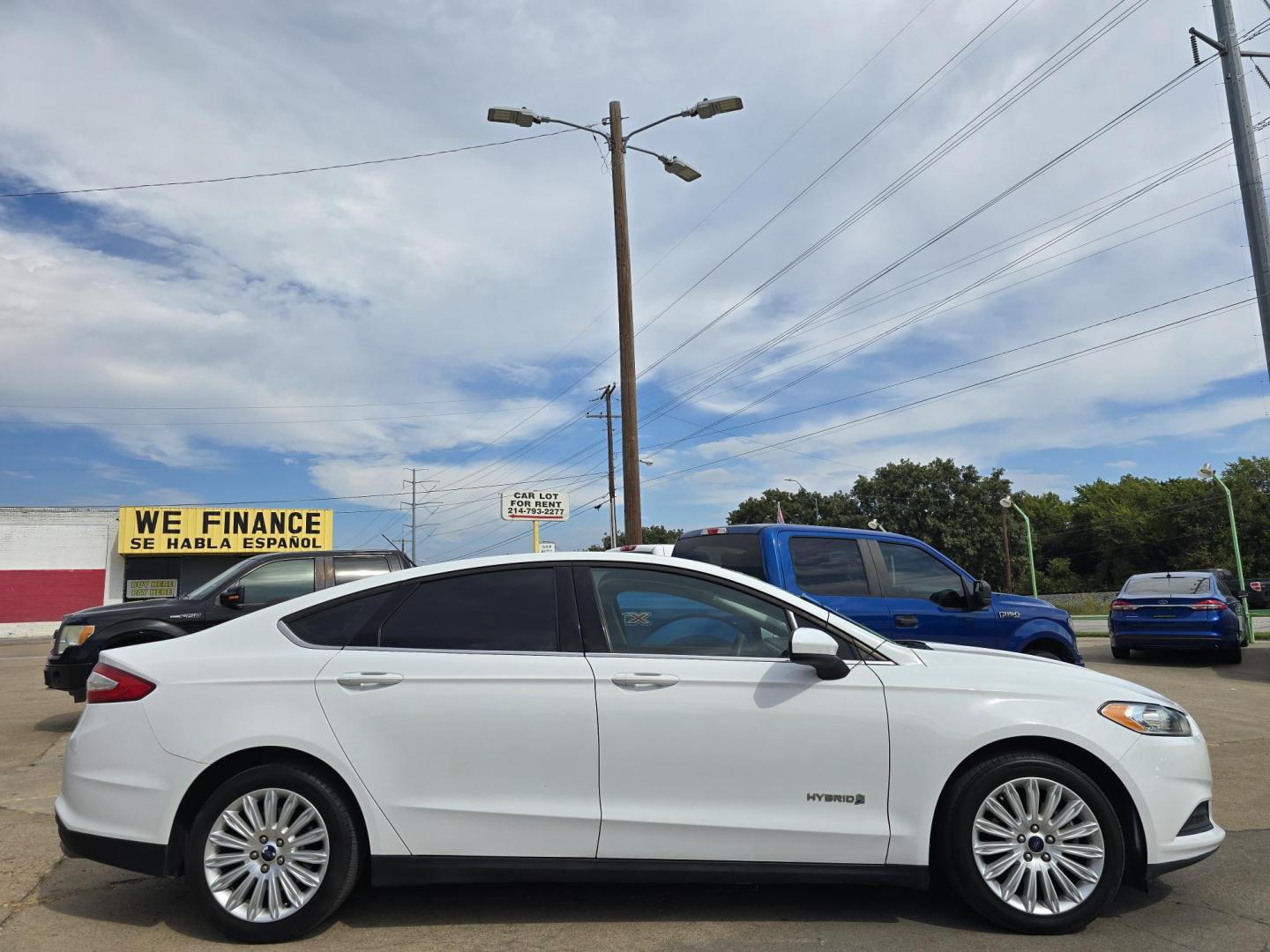 2016 WHITE Ford Fusion Hybrid S (3FA6P0UU9GR) with an 2.0L L4 DOHC 16V HYBRID engine, CVT transmission, located at 2660 S.Garland Avenue, Garland, TX, 75041, (469) 298-3118, 32.885551, -96.655602 - Photo#2