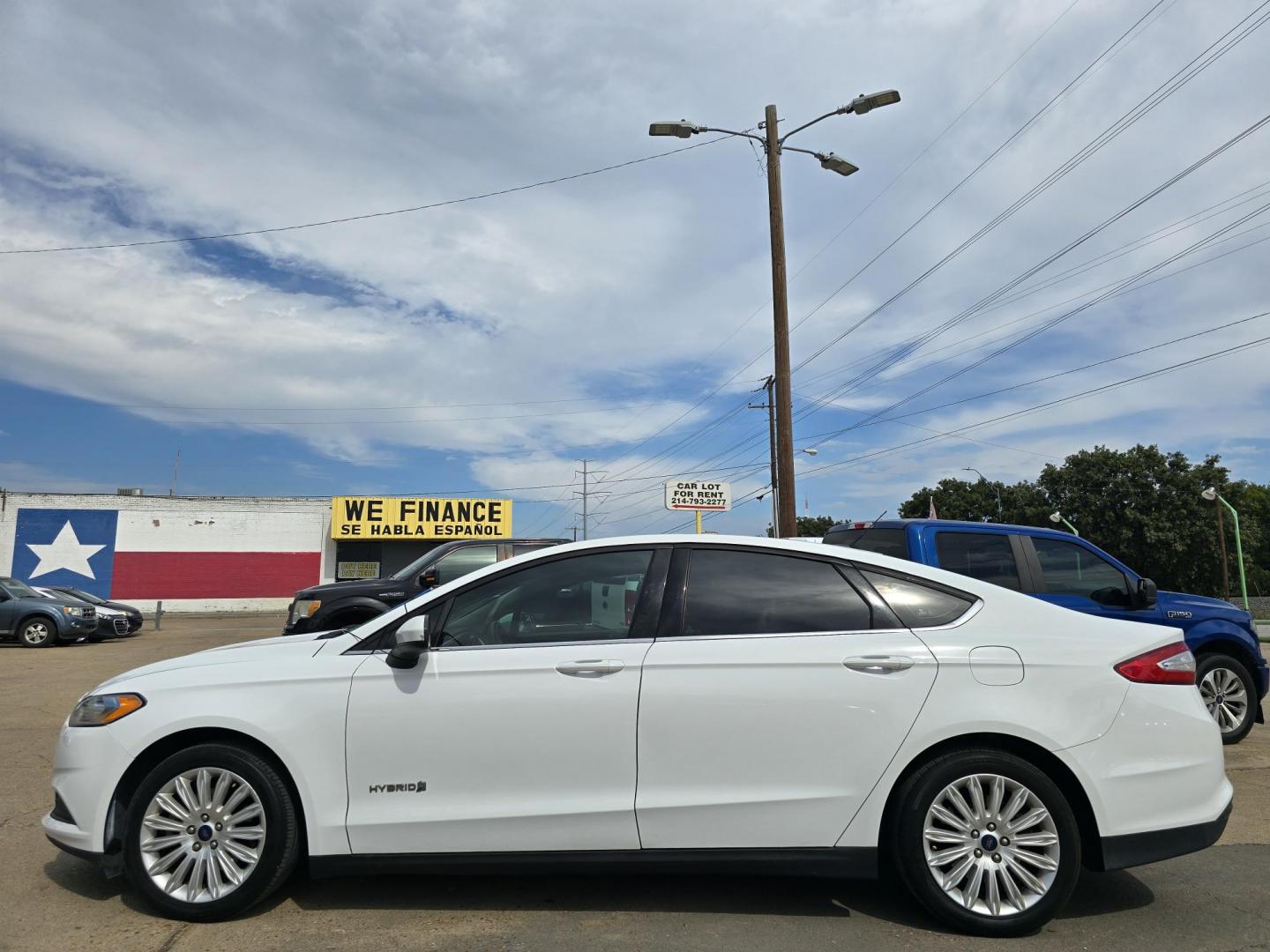 2016 WHITE Ford Fusion Hybrid S (3FA6P0UU9GR) with an 2.0L L4 DOHC 16V HYBRID engine, CVT transmission, located at 2660 S.Garland Avenue, Garland, TX, 75041, (469) 298-3118, 32.885551, -96.655602 - Photo#6