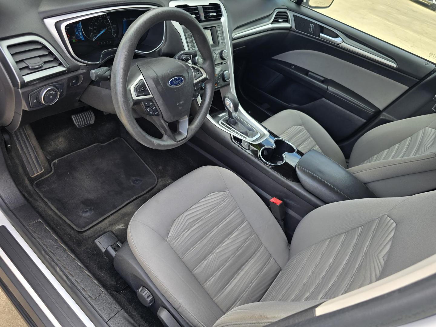 2016 WHITE Ford Fusion Hybrid S (3FA6P0UU9GR) with an 2.0L L4 DOHC 16V HYBRID engine, CVT transmission, located at 2660 S.Garland Avenue, Garland, TX, 75041, (469) 298-3118, 32.885551, -96.655602 - Photo#10