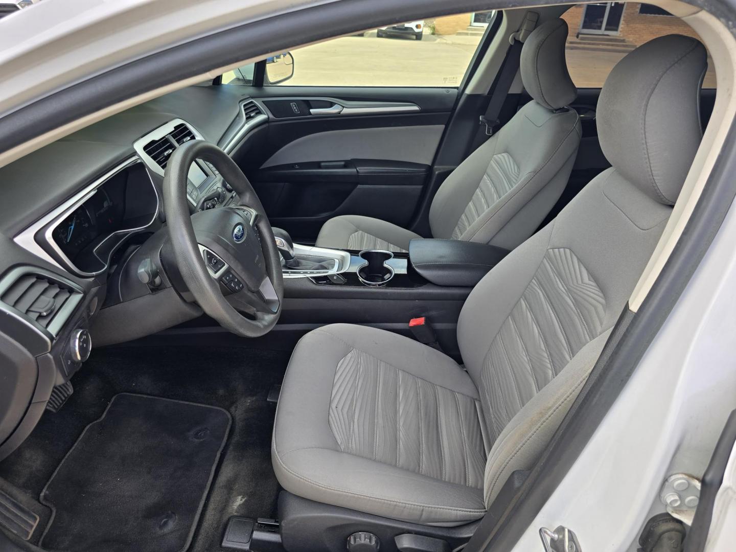 2016 WHITE Ford Fusion Hybrid S (3FA6P0UU9GR) with an 2.0L L4 DOHC 16V HYBRID engine, CVT transmission, located at 2660 S.Garland Avenue, Garland, TX, 75041, (469) 298-3118, 32.885551, -96.655602 - Photo#11