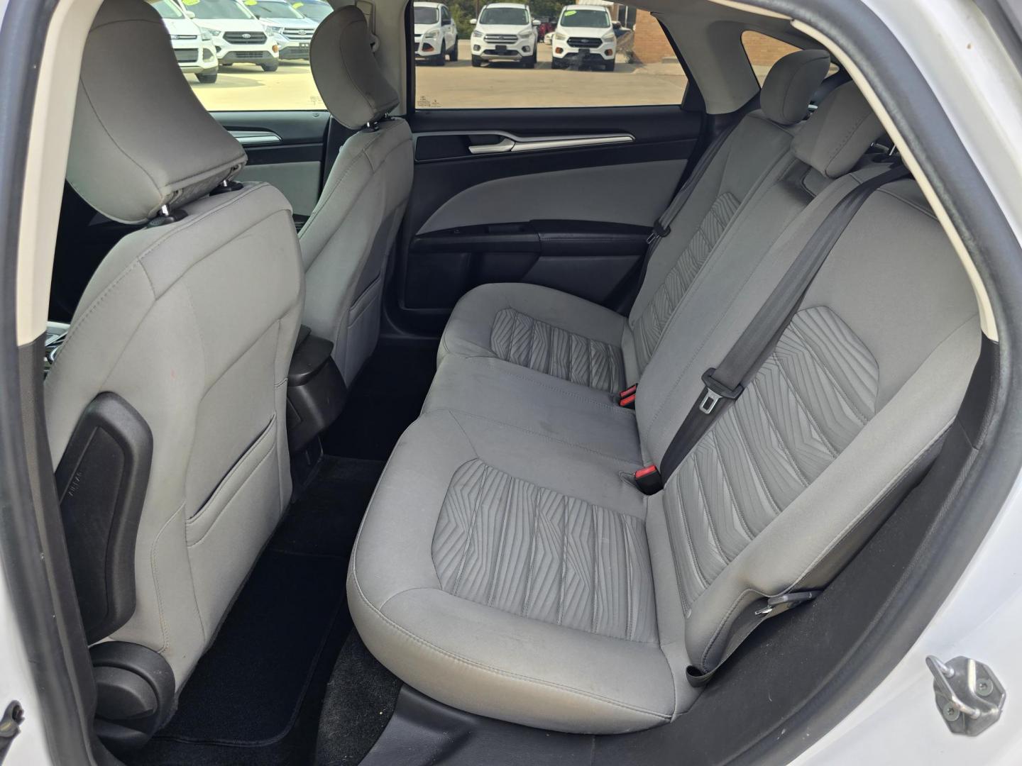 2016 WHITE Ford Fusion Hybrid S (3FA6P0UU9GR) with an 2.0L L4 DOHC 16V HYBRID engine, CVT transmission, located at 2660 S.Garland Avenue, Garland, TX, 75041, (469) 298-3118, 32.885551, -96.655602 - Photo#14