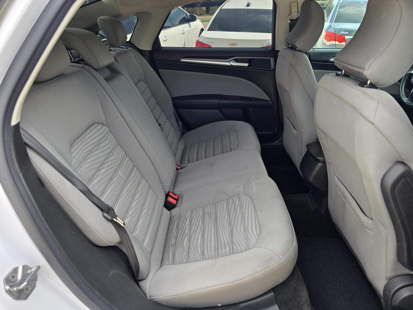 2016 WHITE Ford Fusion Hybrid S (3FA6P0UU9GR) with an 2.0L L4 DOHC 16V HYBRID engine, CVT transmission, located at 2660 S.Garland Avenue, Garland, TX, 75041, (469) 298-3118, 32.885551, -96.655602 - Photo#15