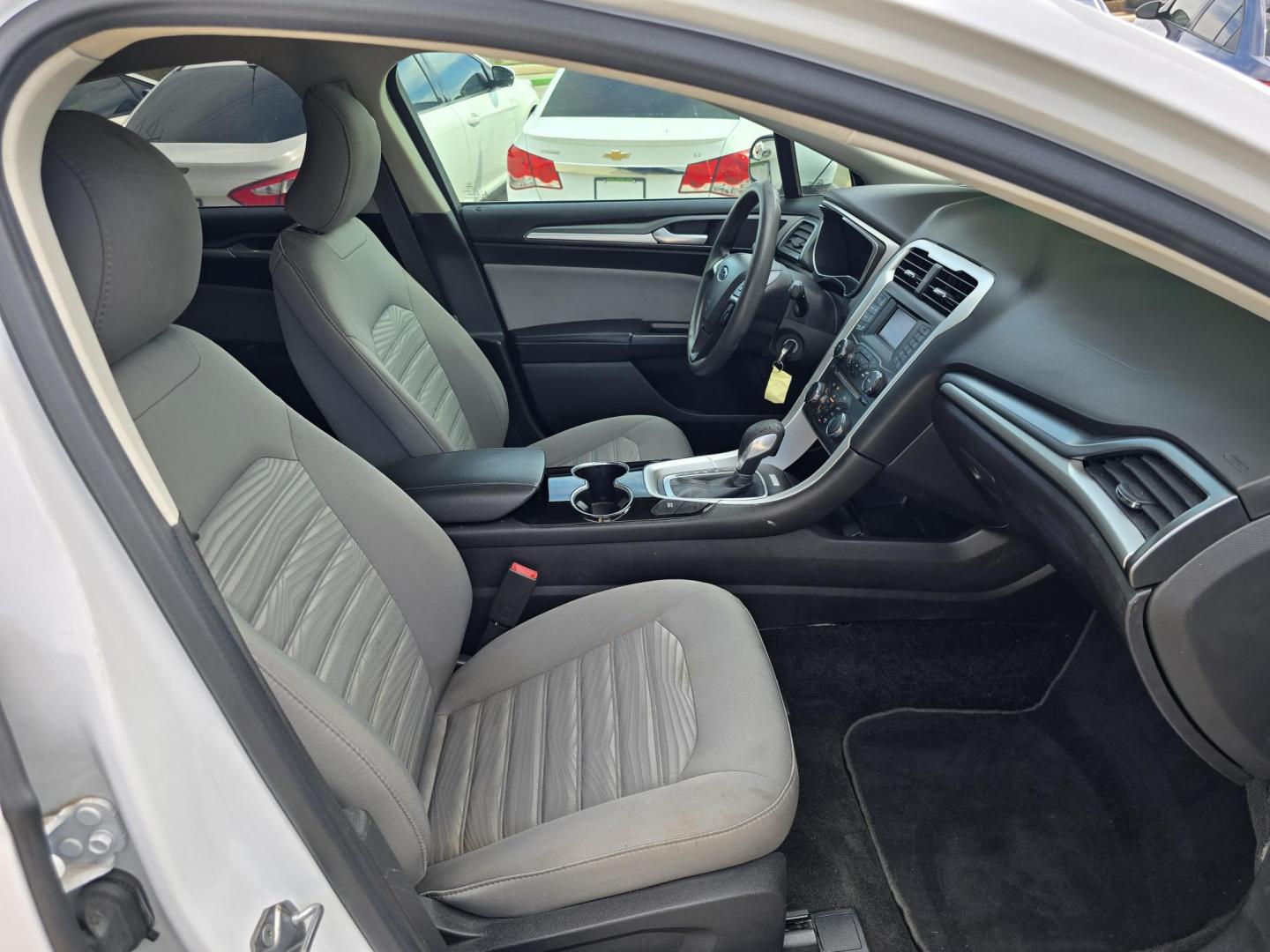 2016 WHITE Ford Fusion Hybrid S (3FA6P0UU9GR) with an 2.0L L4 DOHC 16V HYBRID engine, CVT transmission, located at 2660 S.Garland Avenue, Garland, TX, 75041, (469) 298-3118, 32.885551, -96.655602 - Photo#16