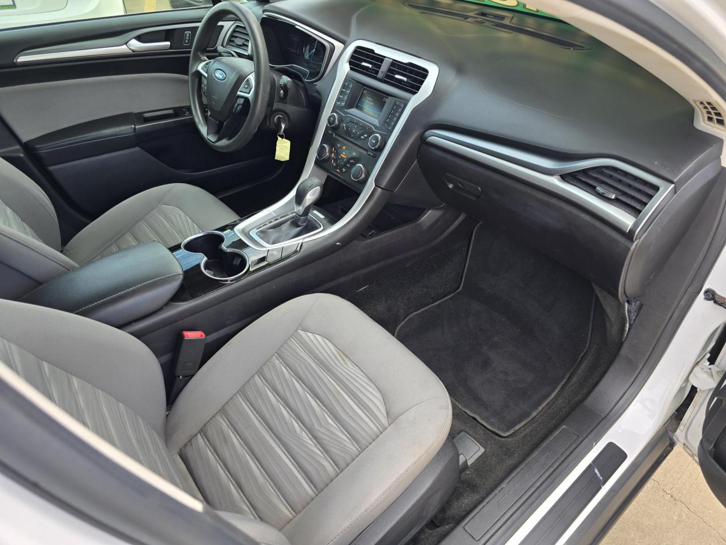 2016 WHITE Ford Fusion Hybrid S (3FA6P0UU9GR) with an 2.0L L4 DOHC 16V HYBRID engine, CVT transmission, located at 2660 S.Garland Avenue, Garland, TX, 75041, (469) 298-3118, 32.885551, -96.655602 - Photo#17