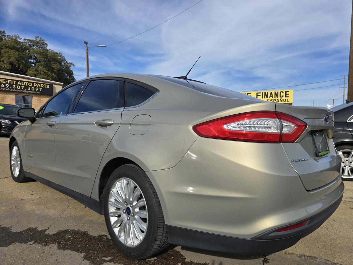 2016 GOLD Ford Fusion Hybrid S (3FA6P0UU2GR) with an 2.0L L4 DOHC 16V HYBRID engine, CVT transmission, located at 2660 S.Garland Avenue, Garland, TX, 75041, (469) 298-3118, 32.885551, -96.655602 - Photo#5