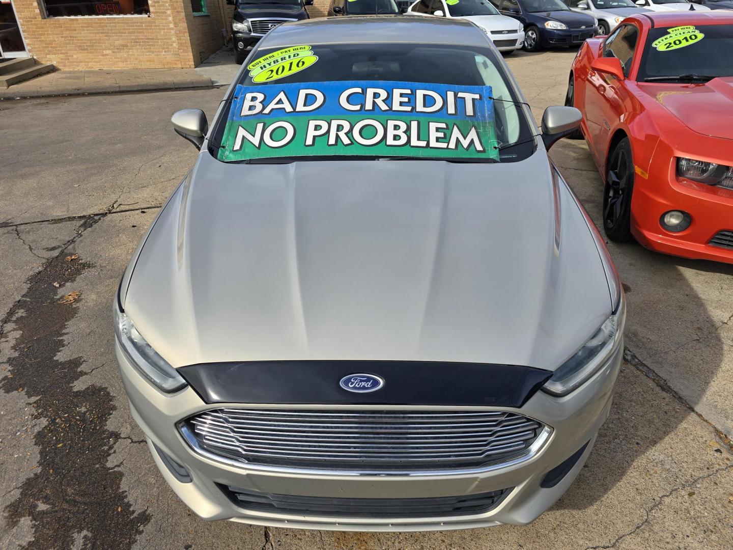 2016 GOLD Ford Fusion Hybrid S (3FA6P0UU2GR) with an 2.0L L4 DOHC 16V HYBRID engine, CVT transmission, located at 2660 S.Garland Avenue, Garland, TX, 75041, (469) 298-3118, 32.885551, -96.655602 - Photo#8