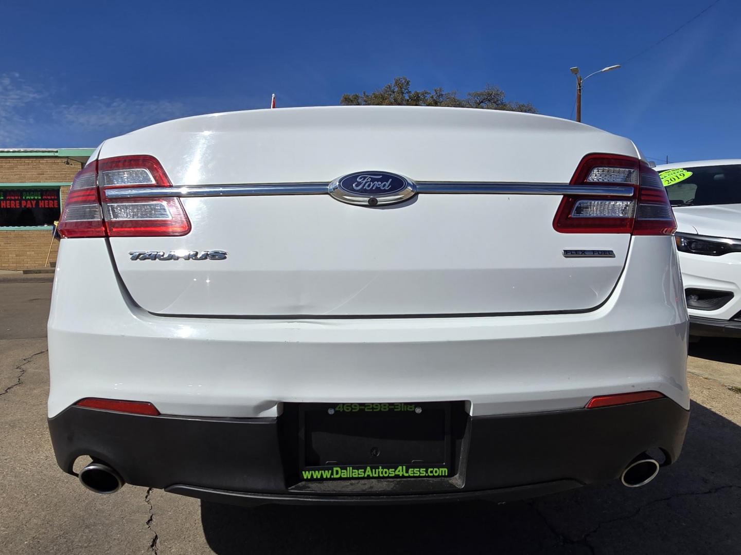 2016 WHITE Ford Taurus SE (1FAHP2D82GG) with an 3.5L V6 DOHC 24V engine, 6A transmission, located at 2660 S.Garland Avenue, Garland, TX, 75041, (469) 298-3118, 32.885551, -96.655602 - Photo#4