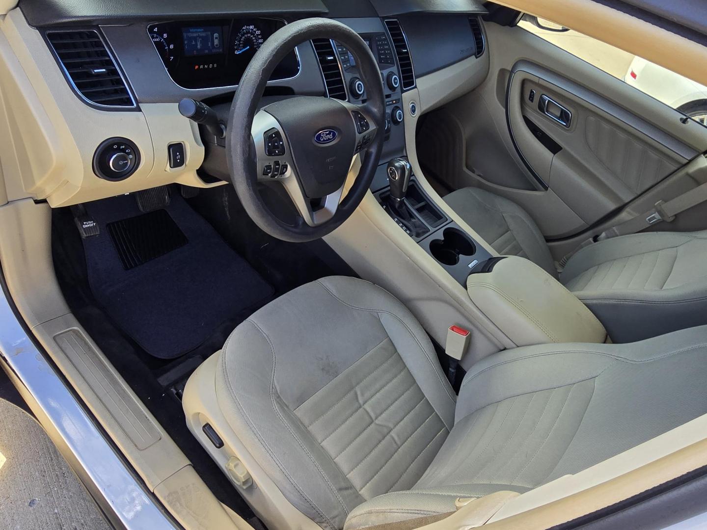 2016 WHITE Ford Taurus SE (1FAHP2D82GG) with an 3.5L V6 DOHC 24V engine, 6A transmission, located at 2660 S.Garland Avenue, Garland, TX, 75041, (469) 298-3118, 32.885551, -96.655602 - Photo#10