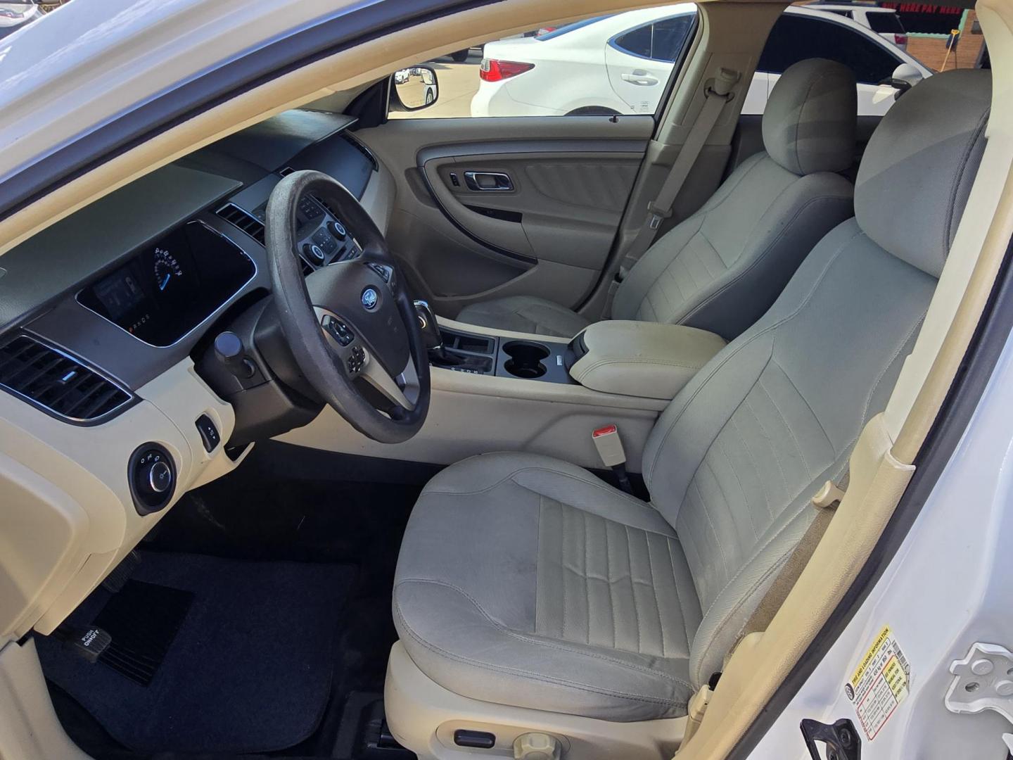 2016 WHITE Ford Taurus SE (1FAHP2D82GG) with an 3.5L V6 DOHC 24V engine, 6A transmission, located at 2660 S.Garland Avenue, Garland, TX, 75041, (469) 298-3118, 32.885551, -96.655602 - Photo#11