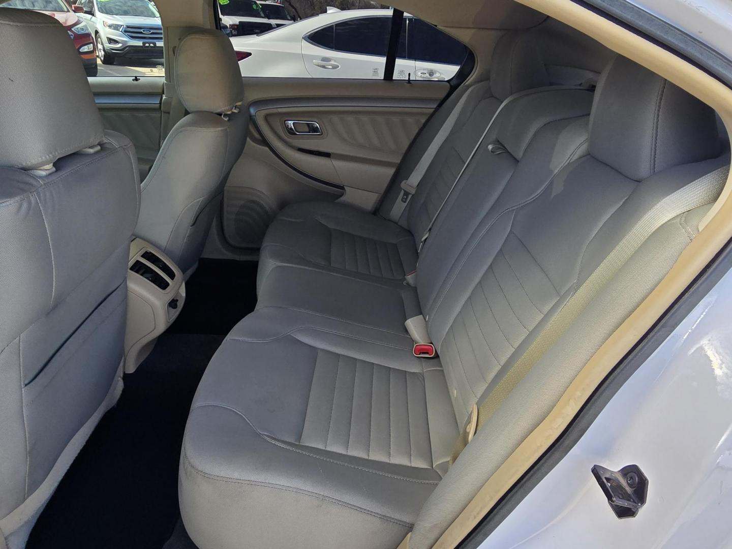 2016 WHITE Ford Taurus SE (1FAHP2D82GG) with an 3.5L V6 DOHC 24V engine, 6A transmission, located at 2660 S.Garland Avenue, Garland, TX, 75041, (469) 298-3118, 32.885551, -96.655602 - Photo#15