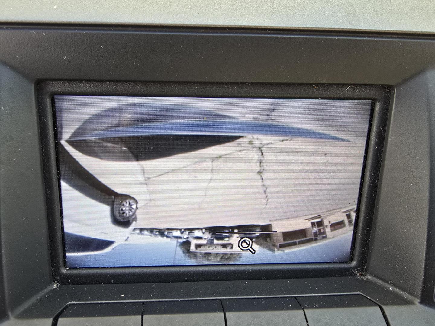 2016 WHITE Ford Taurus SE (1FAHP2D82GG) with an 3.5L V6 DOHC 24V engine, 6A transmission, located at 2660 S.Garland Avenue, Garland, TX, 75041, (469) 298-3118, 32.885551, -96.655602 - Photo#14