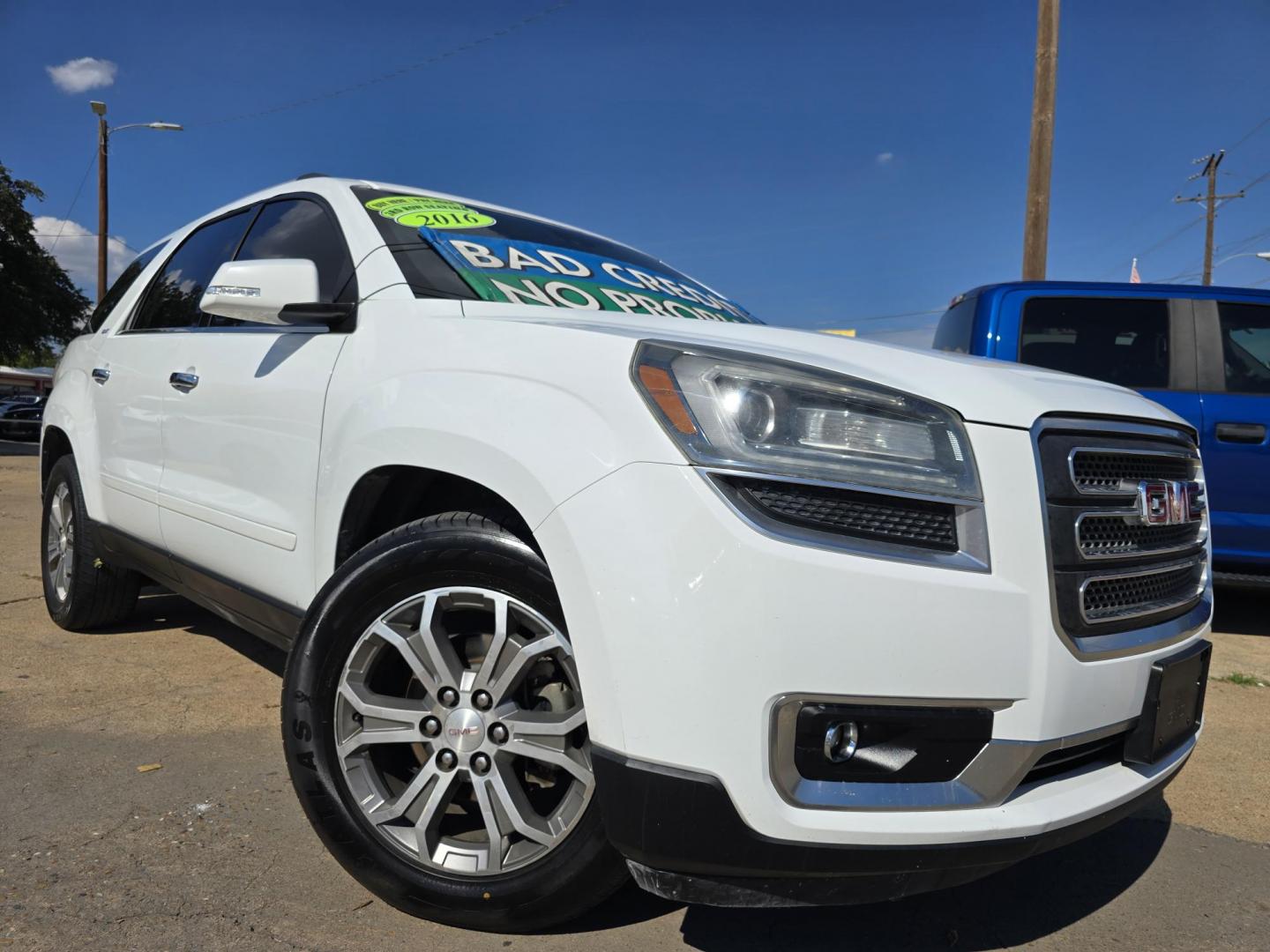 2016 WHITE GMC Acadia SLT2 (1GKKRSKD7GJ) with an 3.6L V6 DOHC 24V engine, 6A transmission, located at 2660 S.Garland Avenue, Garland, TX, 75041, (469) 298-3118, 32.885551, -96.655602 - Photo#0