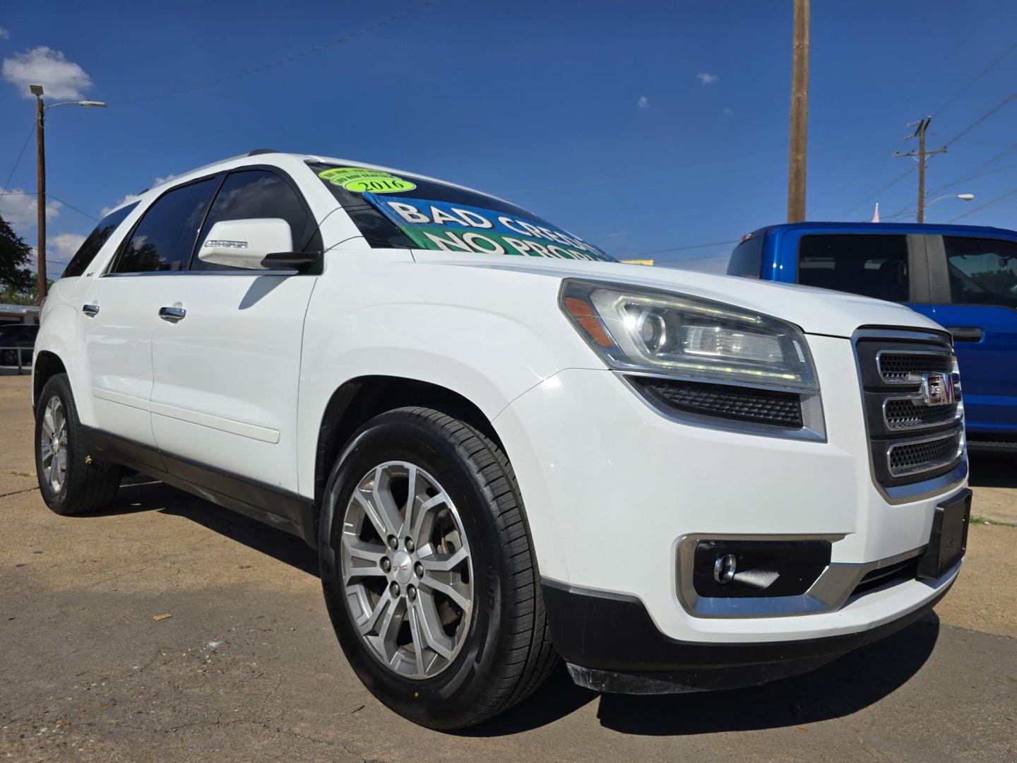 2016 WHITE GMC Acadia SLT2 (1GKKRSKD7GJ) with an 3.6L V6 DOHC 24V engine, 6A transmission, located at 2660 S.Garland Avenue, Garland, TX, 75041, (469) 298-3118, 32.885551, -96.655602 - Photo#1