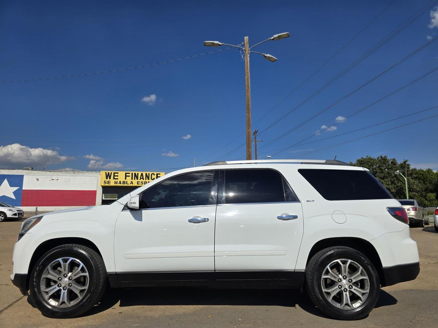 2016 WHITE GMC Acadia SLT2 (1GKKRSKD7GJ) with an 3.6L V6 DOHC 24V engine, 6A transmission, located at 2660 S.Garland Avenue, Garland, TX, 75041, (469) 298-3118, 32.885551, -96.655602 - Photo#6