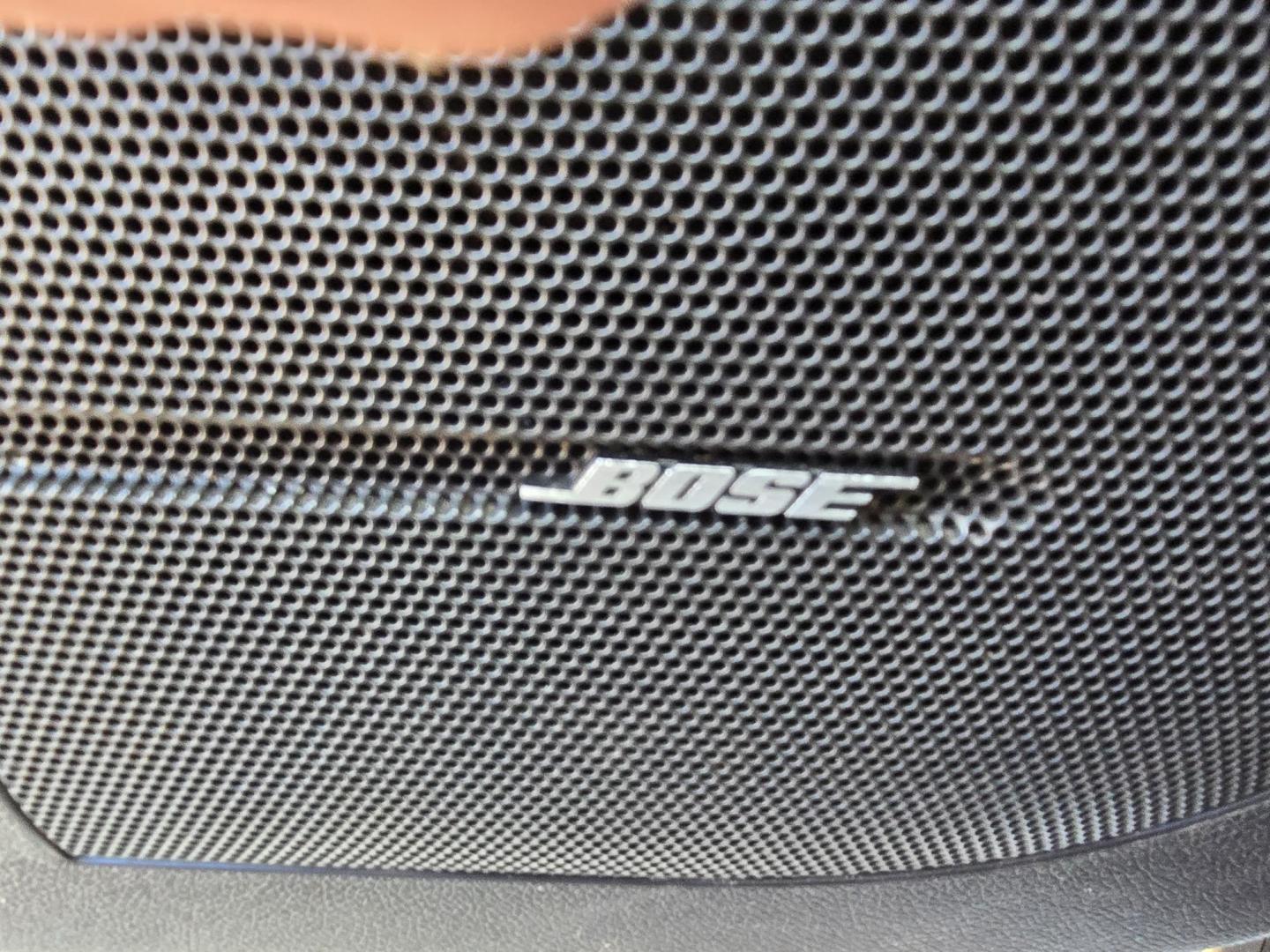 2016 WHITE GMC Acadia SLT2 (1GKKRSKD7GJ) with an 3.6L V6 DOHC 24V engine, 6A transmission, located at 2660 S.Garland Avenue, Garland, TX, 75041, (469) 298-3118, 32.885551, -96.655602 - Photo#10