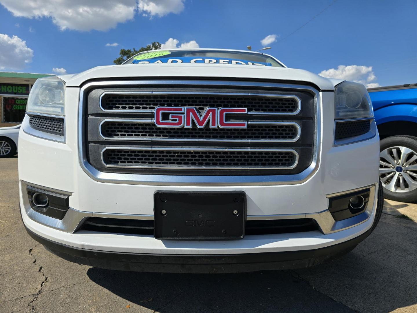 2016 WHITE GMC Acadia SLT2 (1GKKRSKD7GJ) with an 3.6L V6 DOHC 24V engine, 6A transmission, located at 2660 S.Garland Avenue, Garland, TX, 75041, (469) 298-3118, 32.885551, -96.655602 - Photo#9