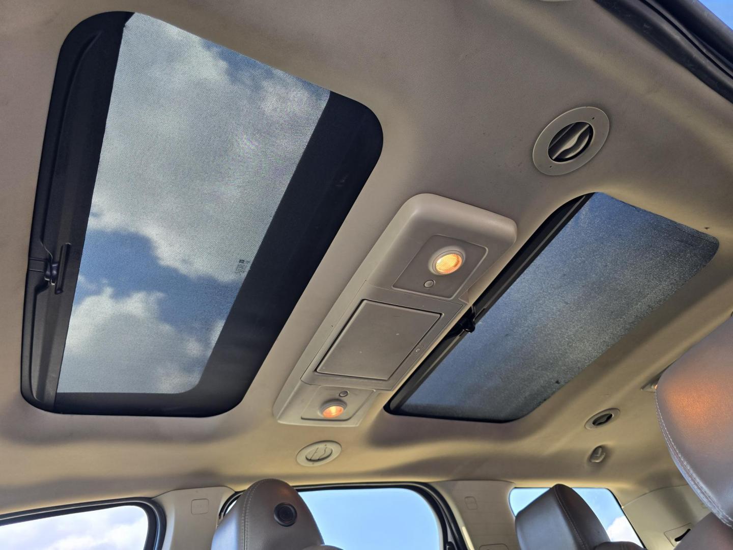 2016 WHITE GMC Acadia SLT2 (1GKKRSKD7GJ) with an 3.6L V6 DOHC 24V engine, 6A transmission, located at 2660 S.Garland Avenue, Garland, TX, 75041, (469) 298-3118, 32.885551, -96.655602 - Photo#19