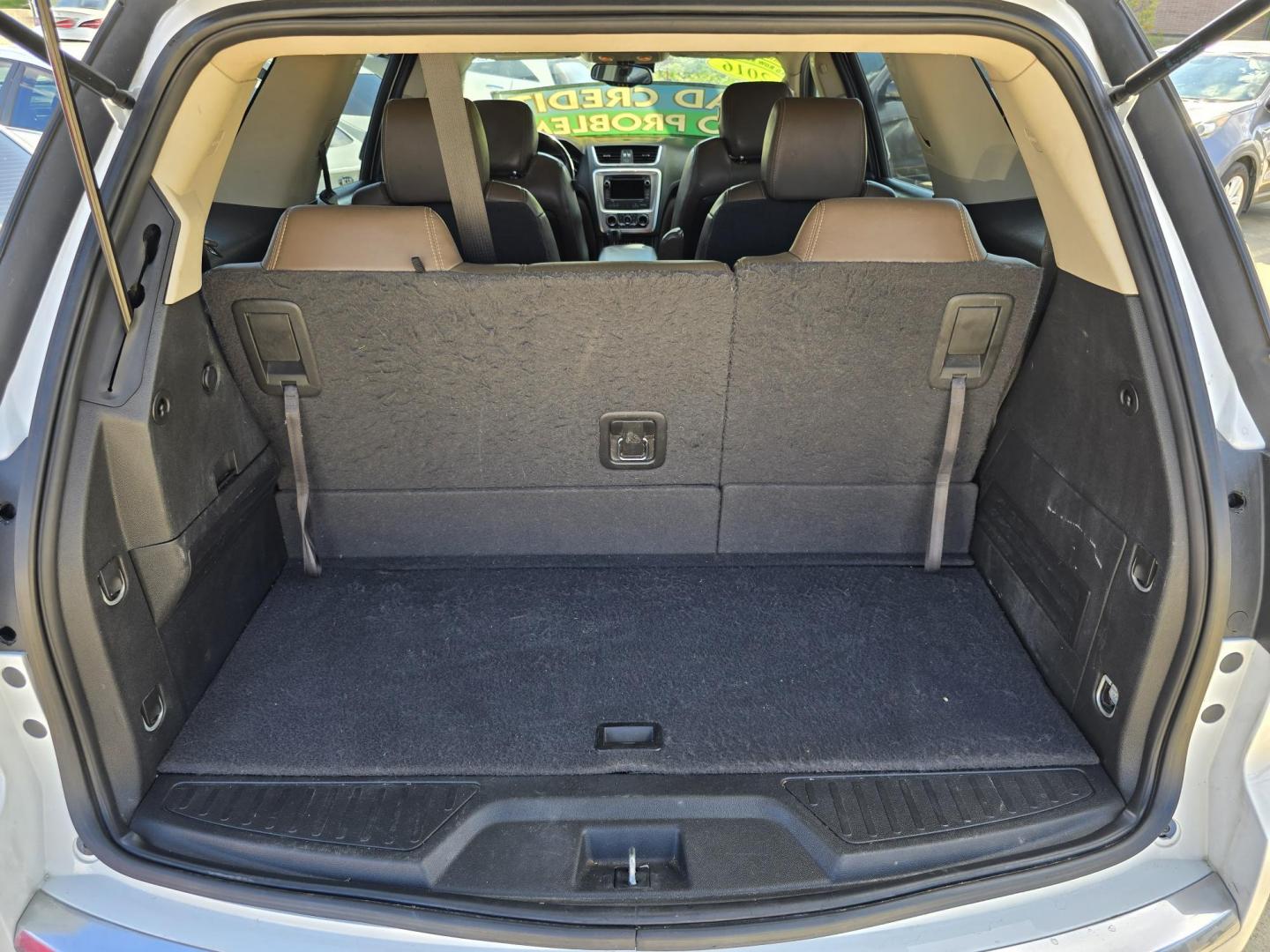 2016 WHITE GMC Acadia SLT2 (1GKKRSKD7GJ) with an 3.6L V6 DOHC 24V engine, 6A transmission, located at 2660 S.Garland Avenue, Garland, TX, 75041, (469) 298-3118, 32.885551, -96.655602 - Photo#23