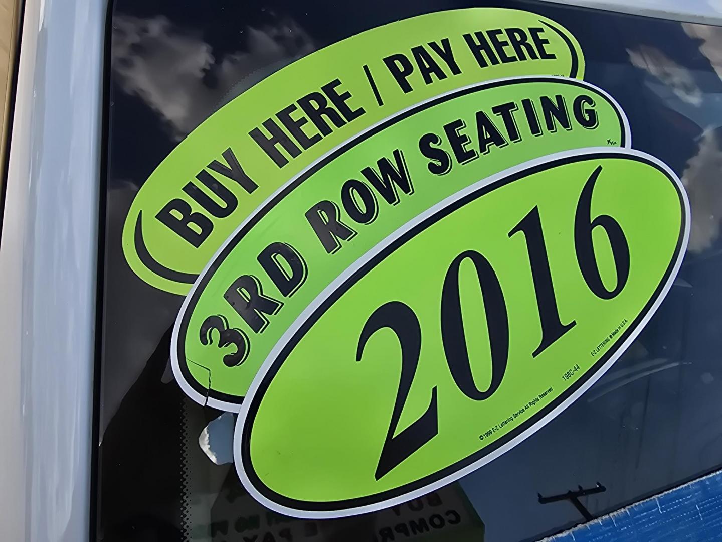 2016 WHITE GMC Acadia SLT2 (1GKKRSKD7GJ) with an 3.6L V6 DOHC 24V engine, 6A transmission, located at 2660 S.Garland Avenue, Garland, TX, 75041, (469) 298-3118, 32.885551, -96.655602 - Photo#27