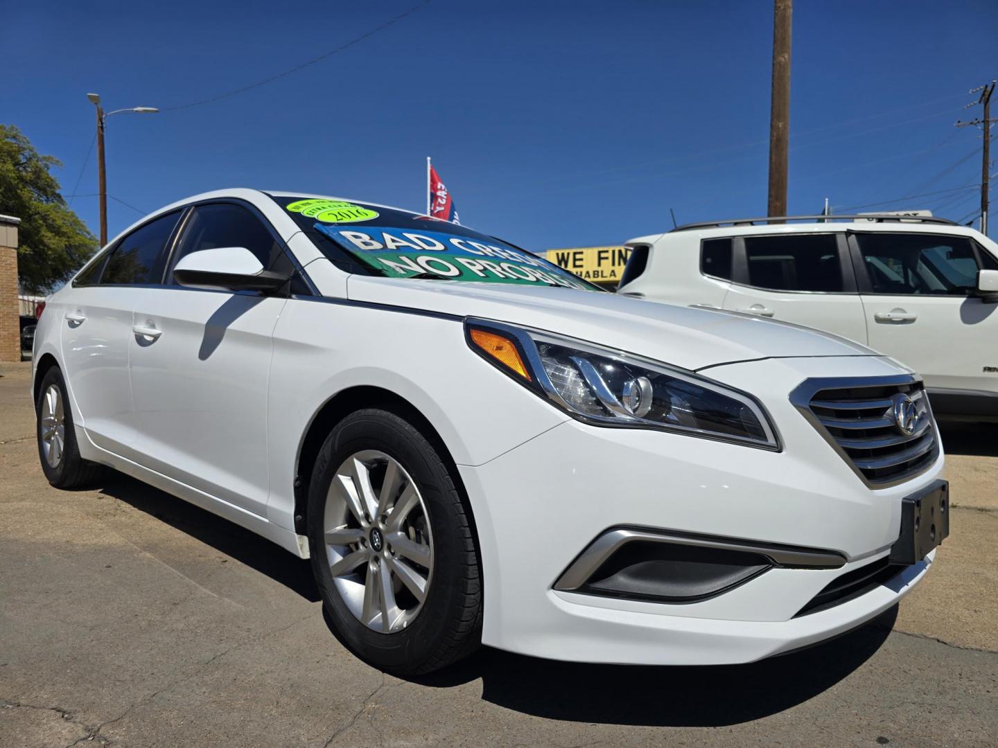 2016 DIAMOND WHITE Hyundai Sonata SE (5NPE24AF3GH) with an 2.4L L4 DOHC 16V engine, 7A transmission, located at 2660 S.Garland Avenue, Garland, TX, 75041, (469) 298-3118, 32.885551, -96.655602 - Photo#1